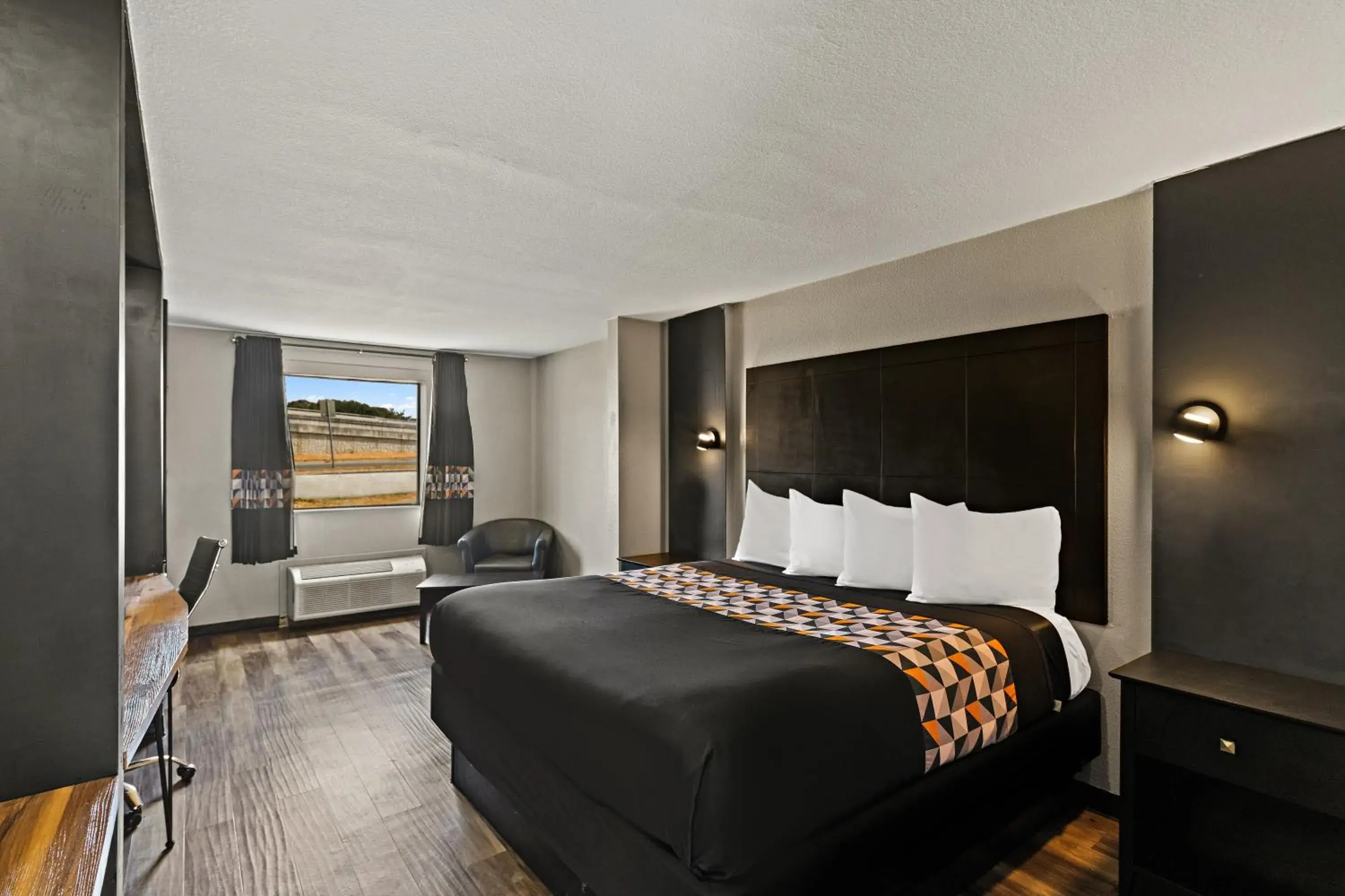 Bedroom, Bed in Scottish Inns Austin Downtown Bedroom, Bed in Scottish Inns Austin Downtown