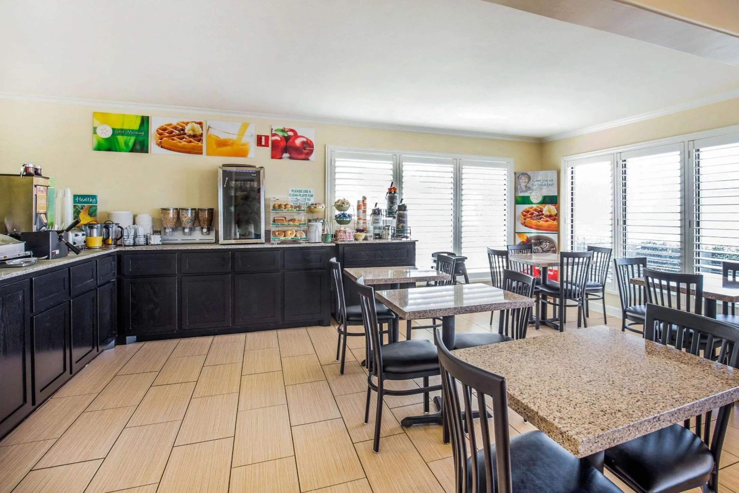 Restaurant/places to eat in Quality Inn & Suites