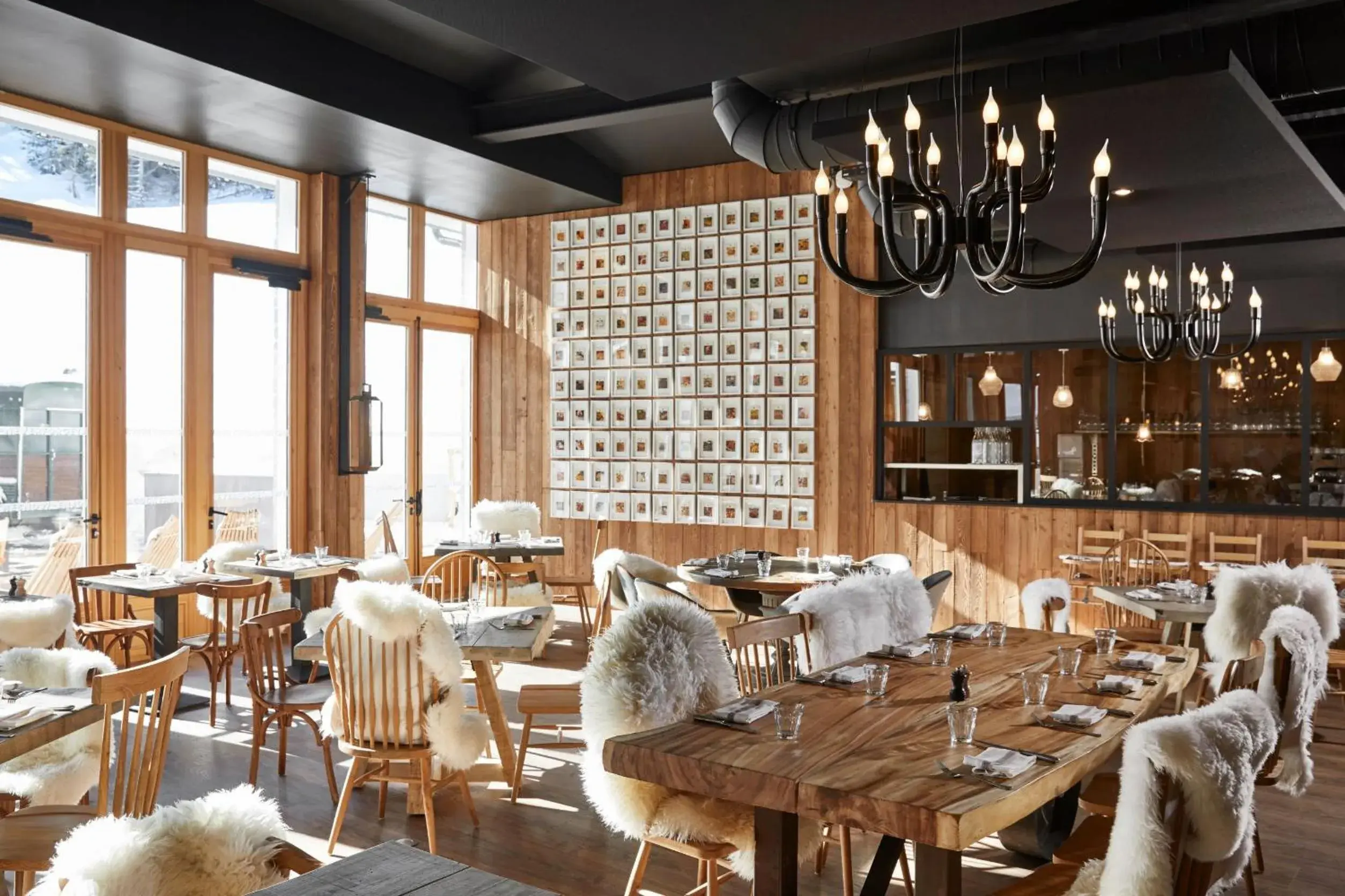 Restaurant/places to eat in Ecrin Blanc Resort Courchevel - Aquapark Restaurant/places to eat in Ecrin Blanc Resort Courchevel - Aquapark