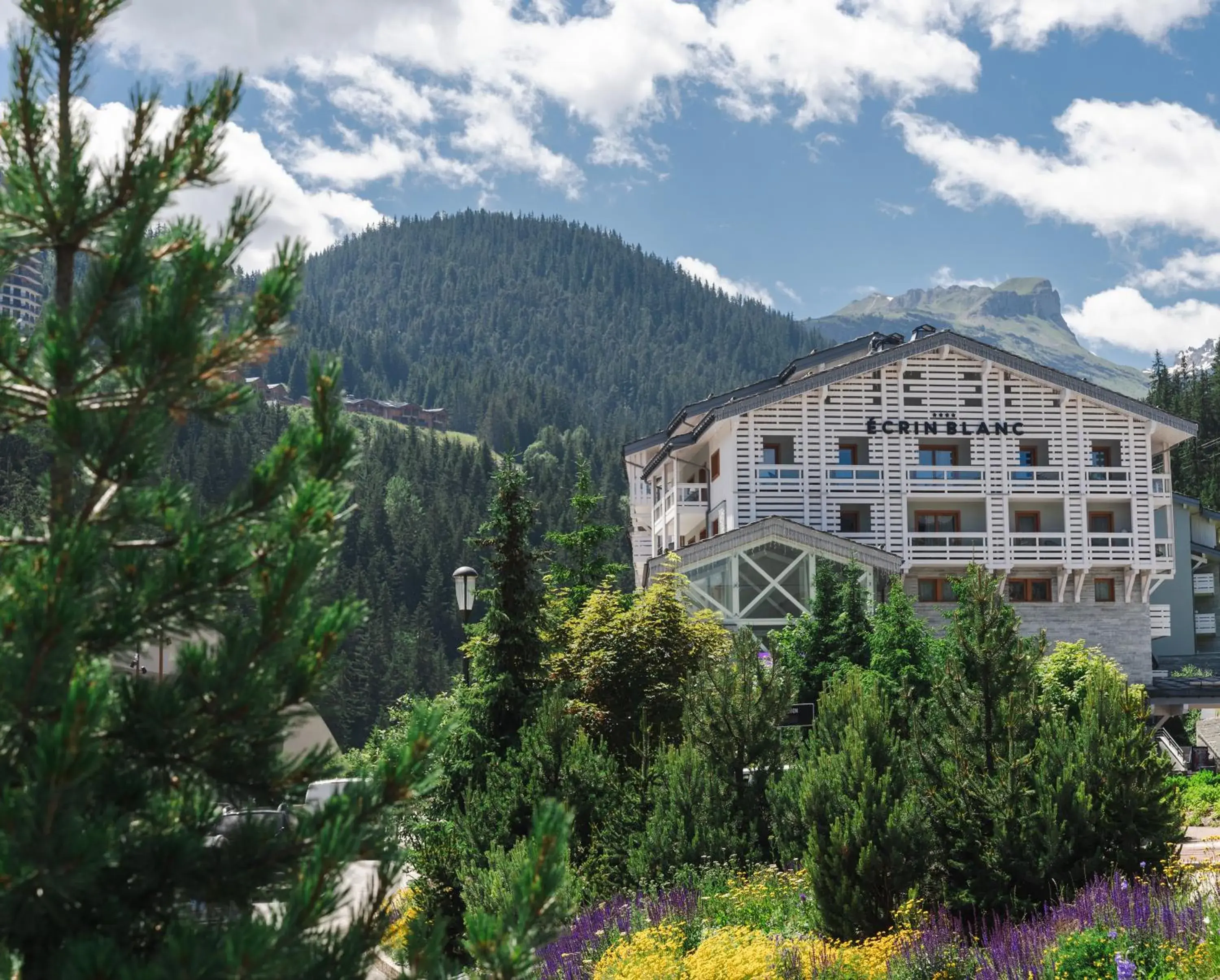 Property building in Ecrin Blanc Resort Courchevel - Aquapark Property building in Ecrin Blanc Resort Courchevel - Aquapark