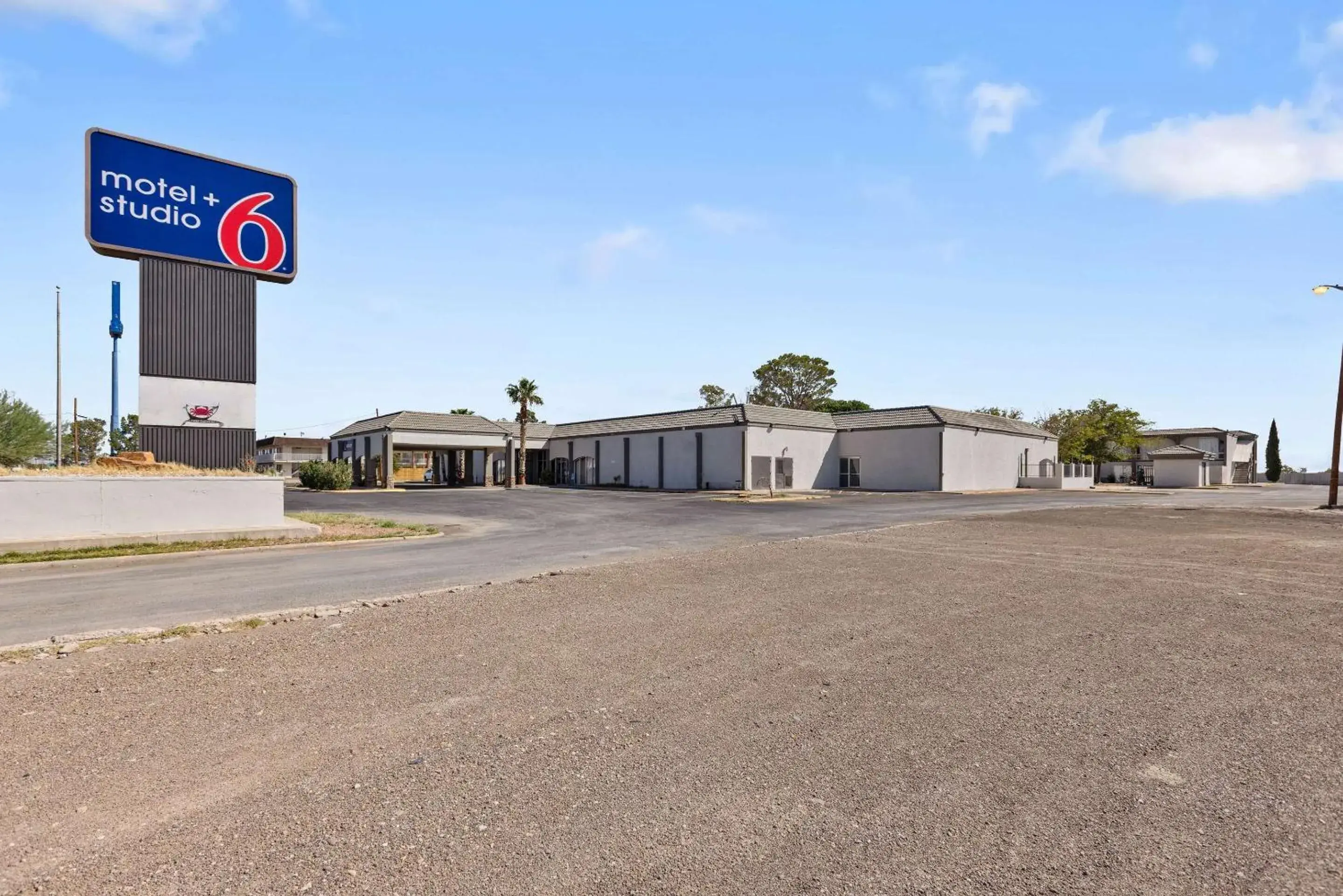 Property building in Motel 6 Pecos TX Property building in Motel 6 Pecos TX