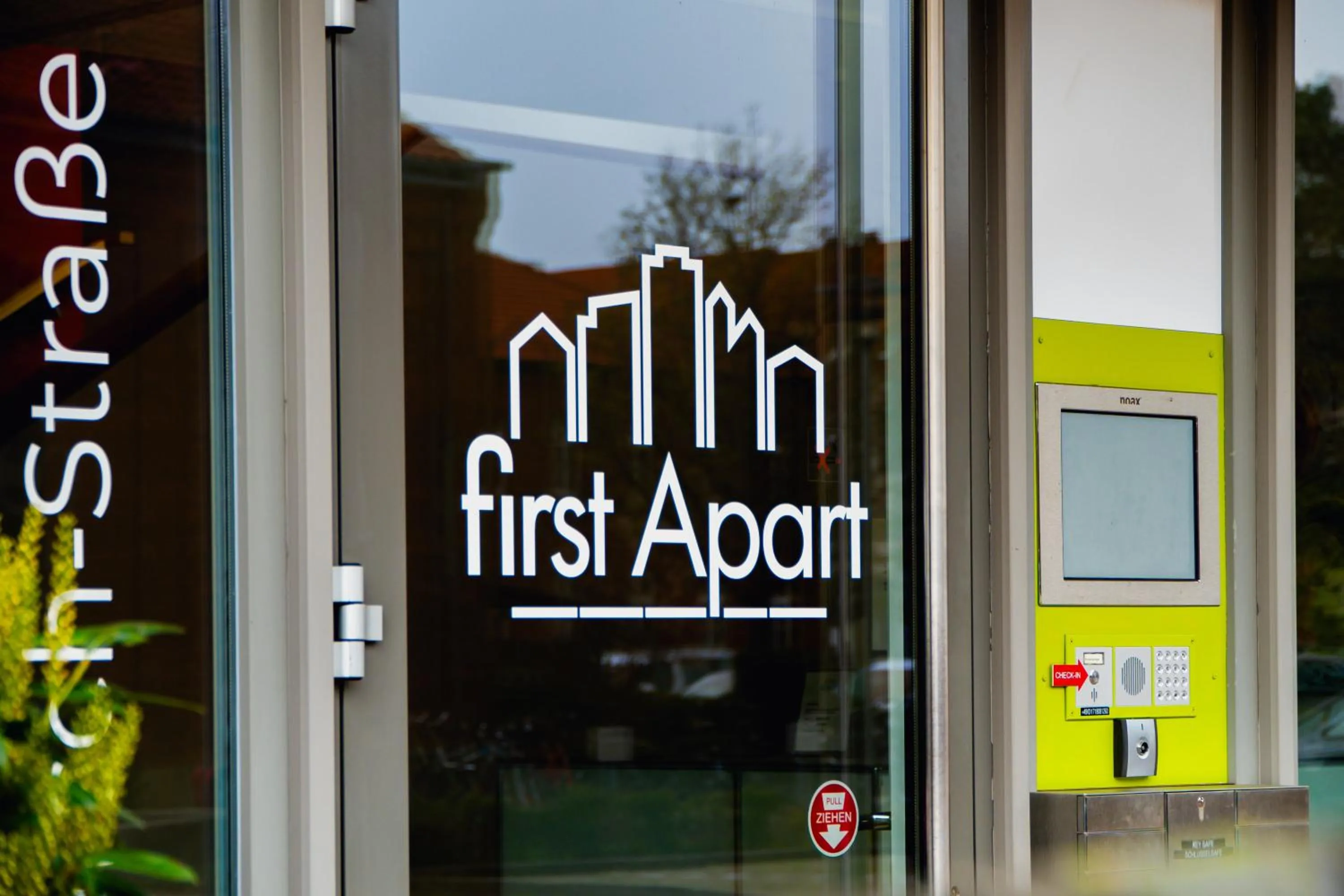 Logo/Certificate/Sign in first Apart