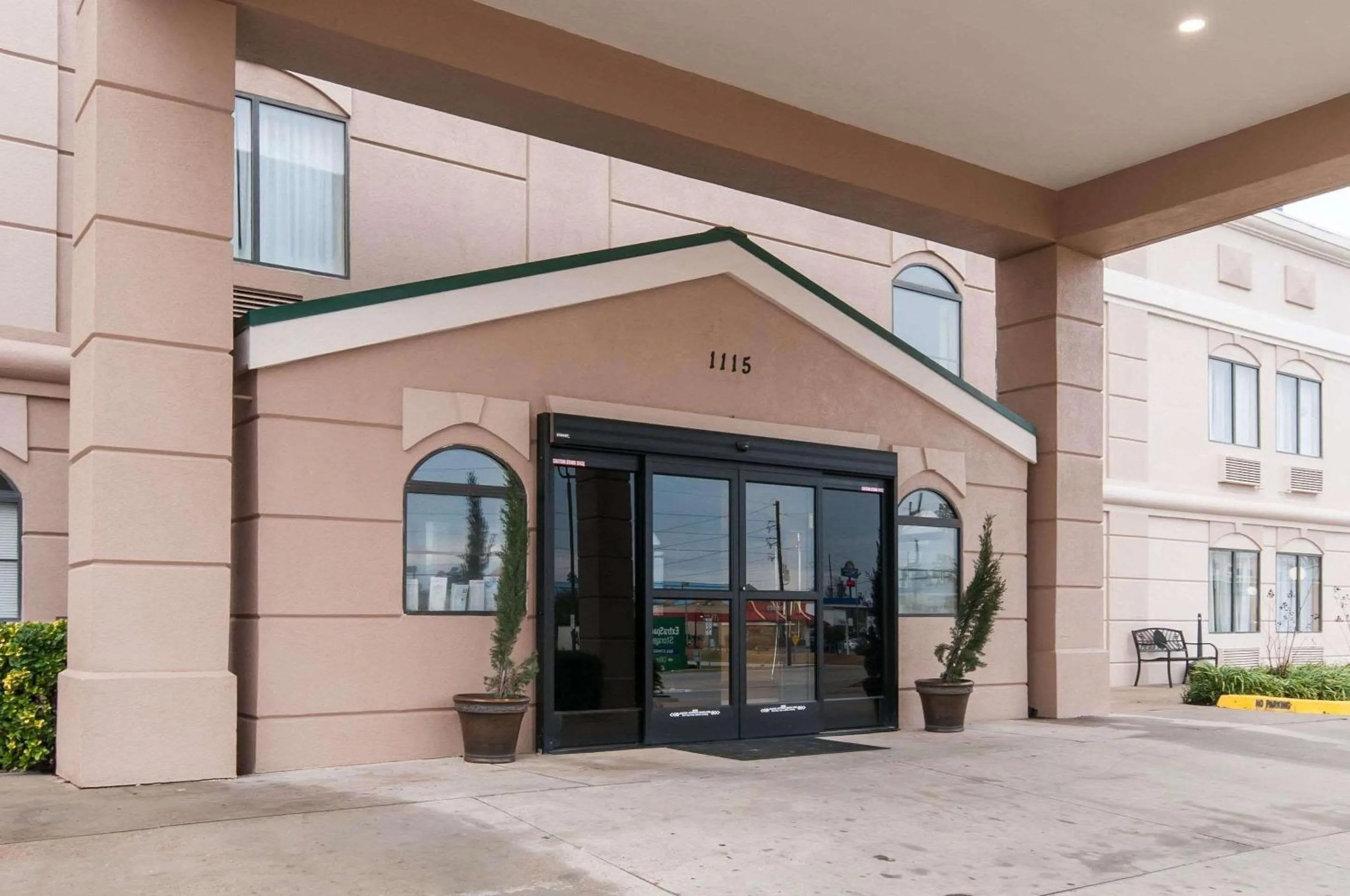 Property building in Comfort Inn North Conroe