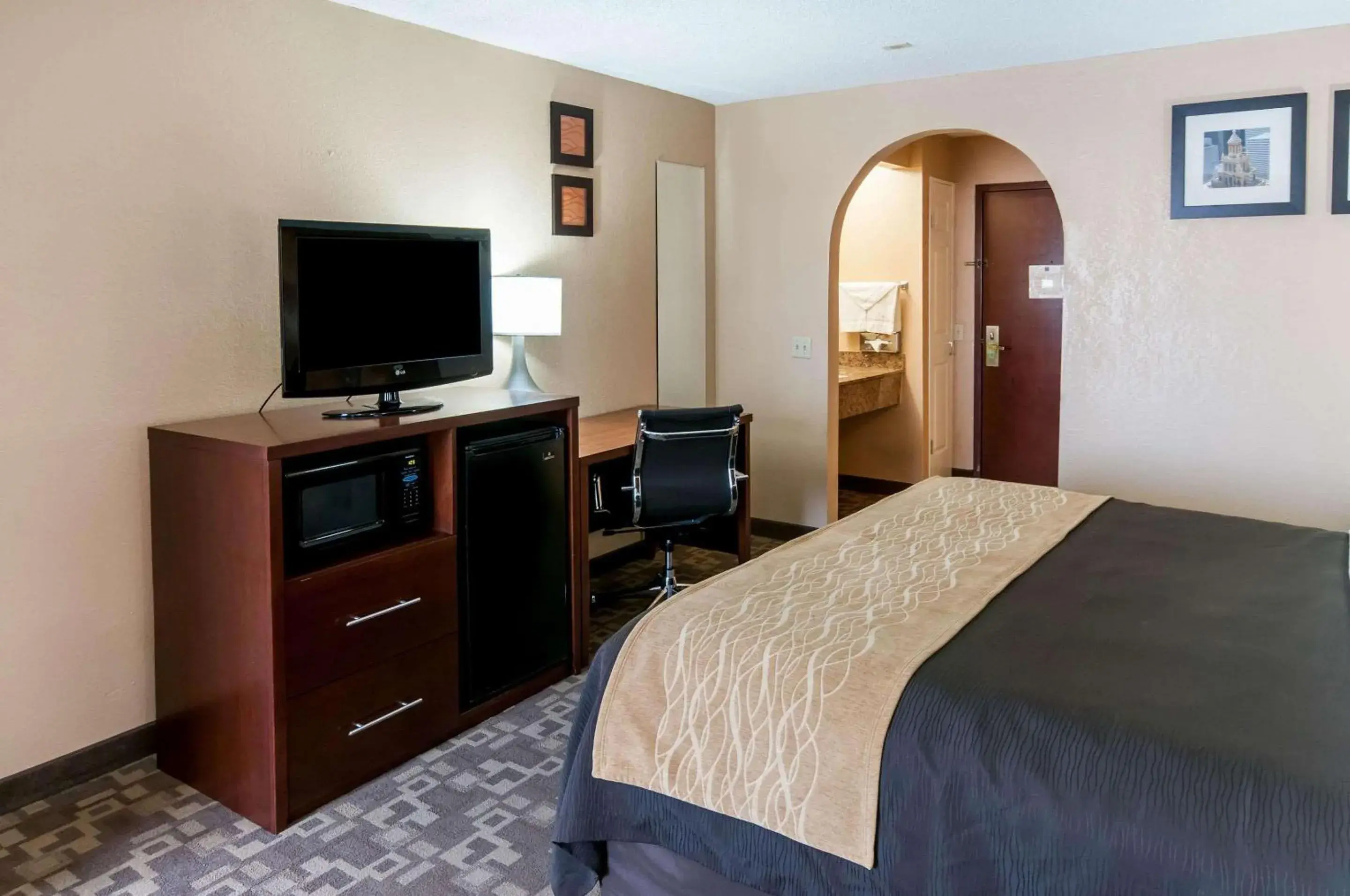 Photo of the whole room, Bed in Comfort Inn North Conroe Photo of the whole room, Bed in Comfort Inn North Conroe