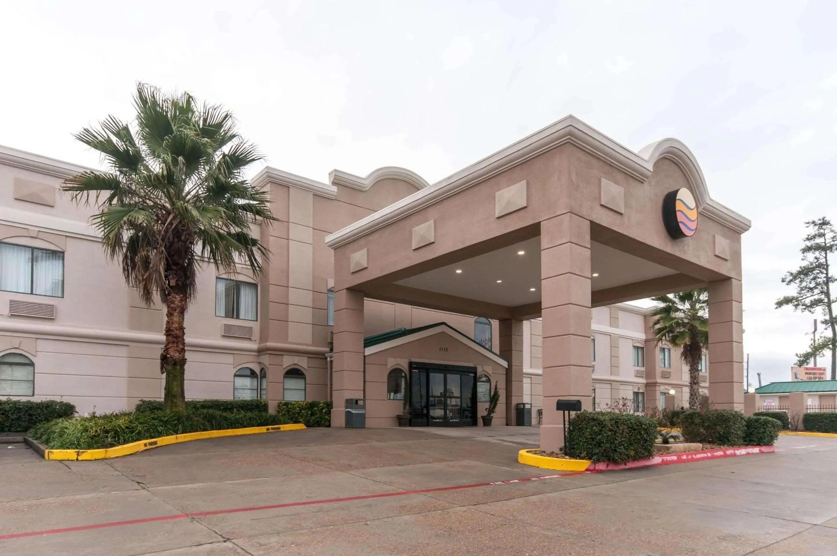 Property building in Comfort Inn North Conroe