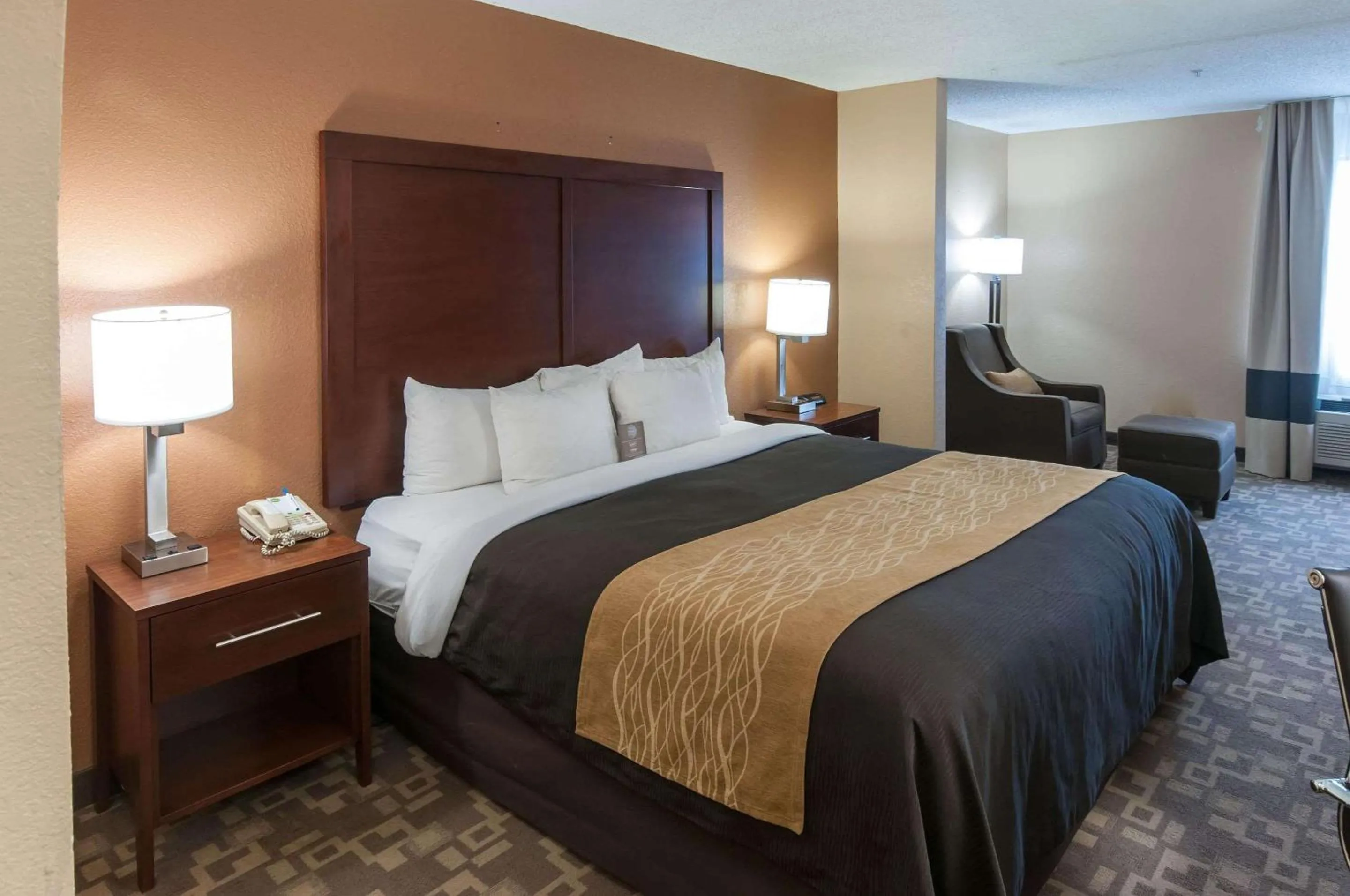 Photo of the whole room, Bed in Comfort Inn North Conroe