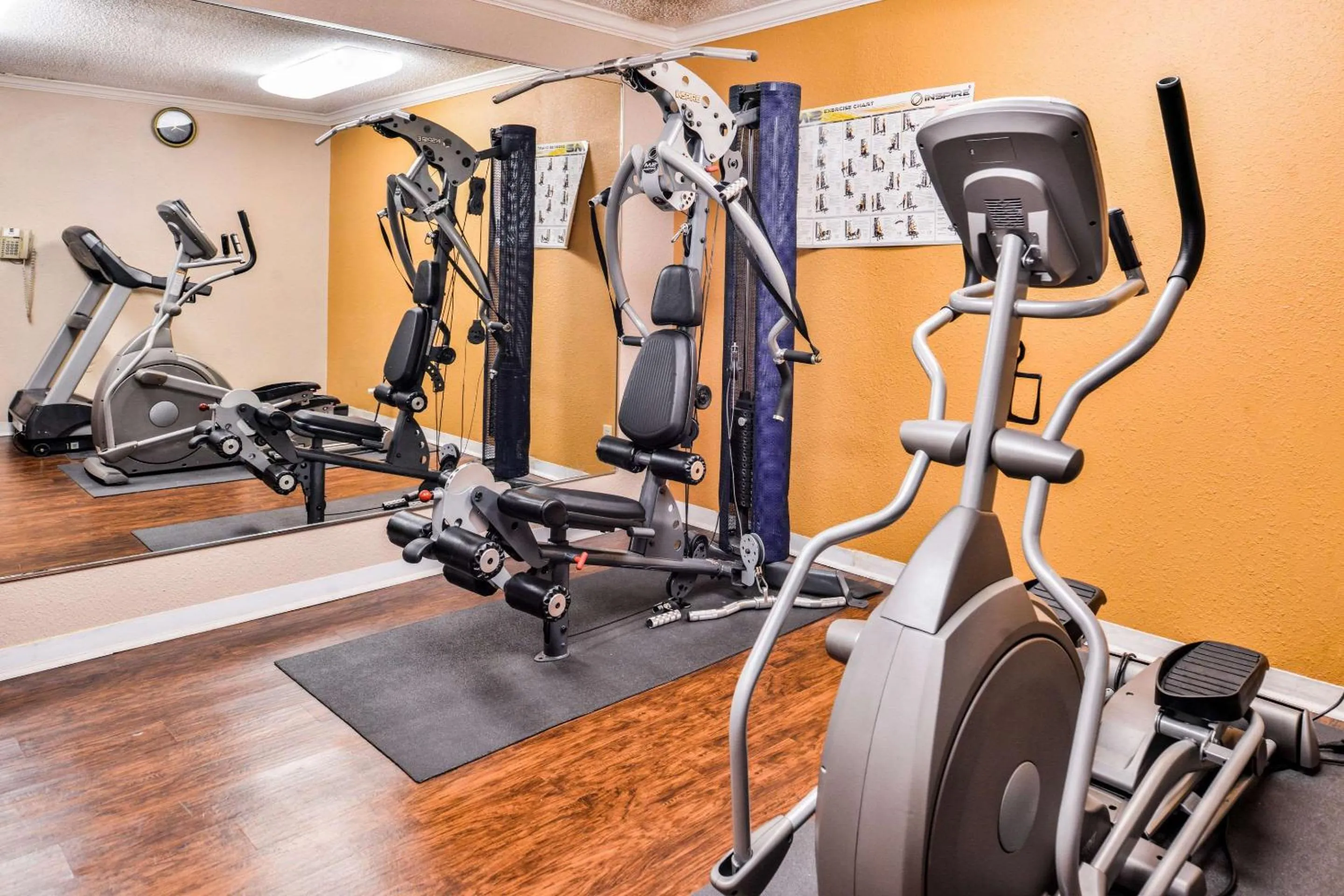 Fitness centre/facilities in Quality Inn & Suites Beaumont