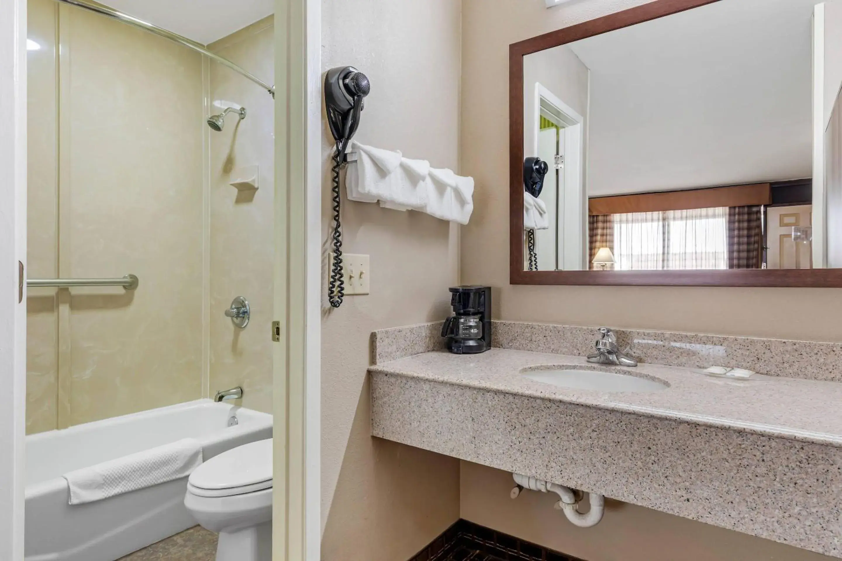 Bedroom in Quality Inn Paris Texas Bedroom in Quality Inn Paris Texas