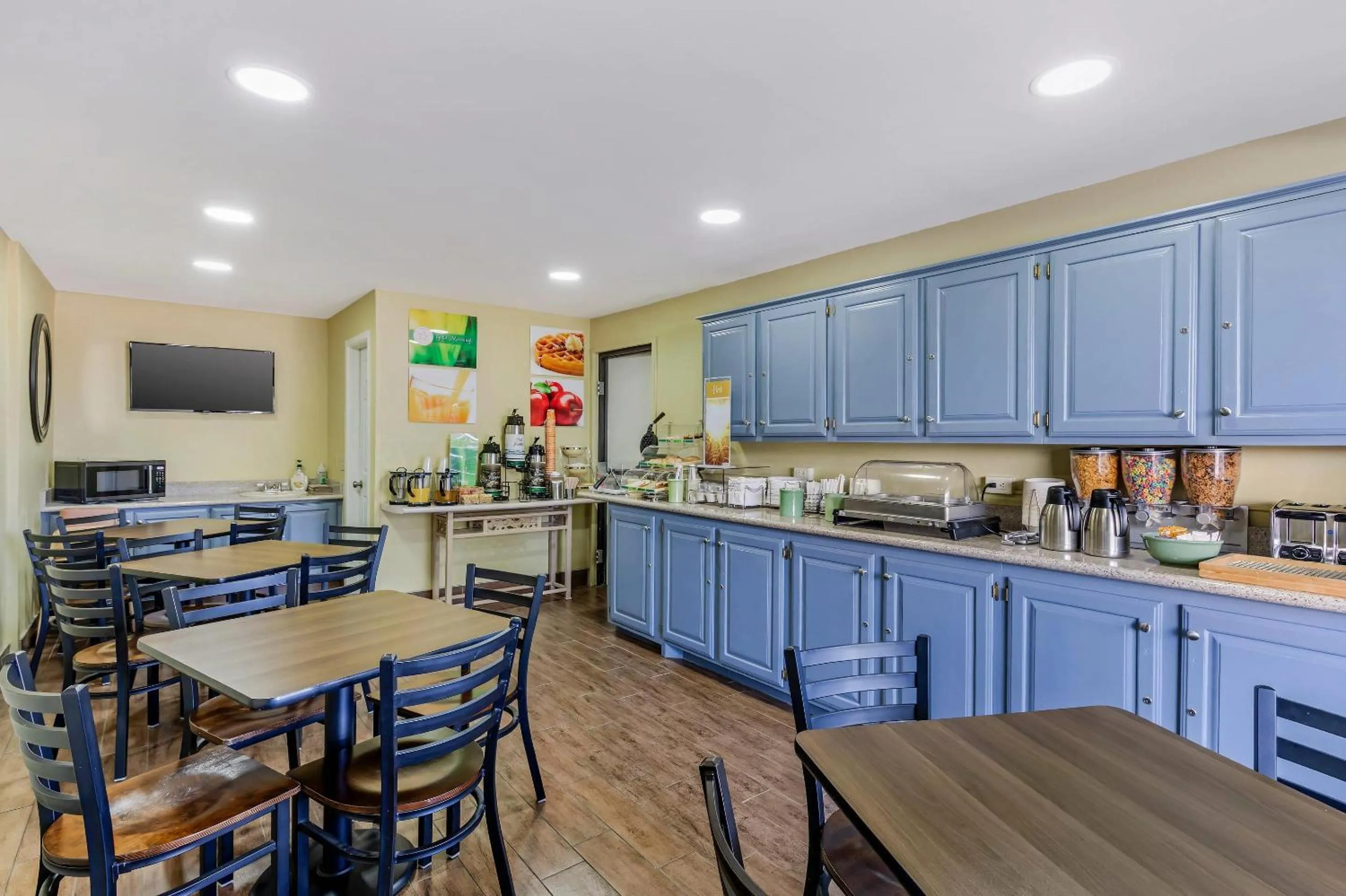 Breakfast in Quality Inn Paris Texas