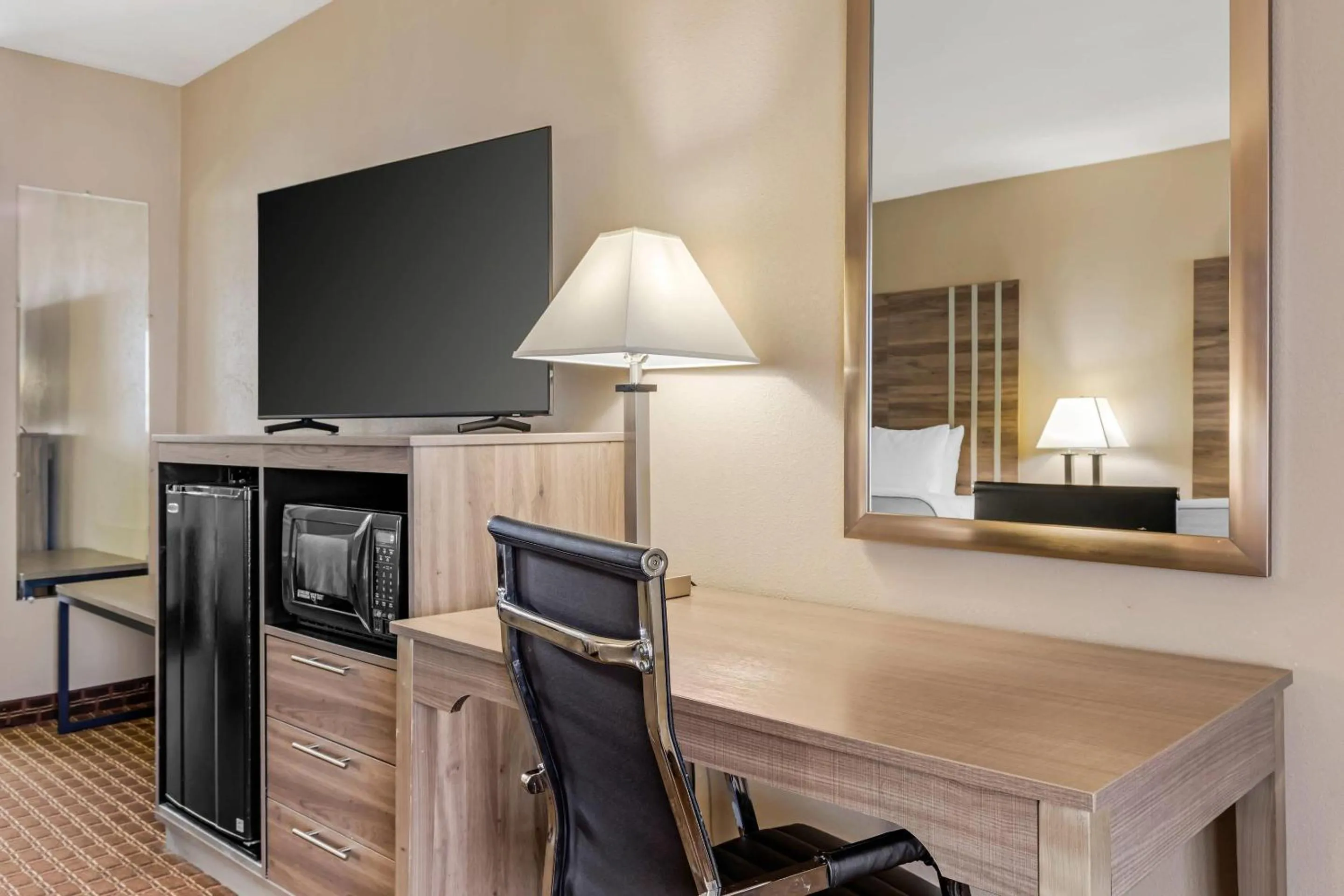 Bedroom in Quality Inn Paris Texas