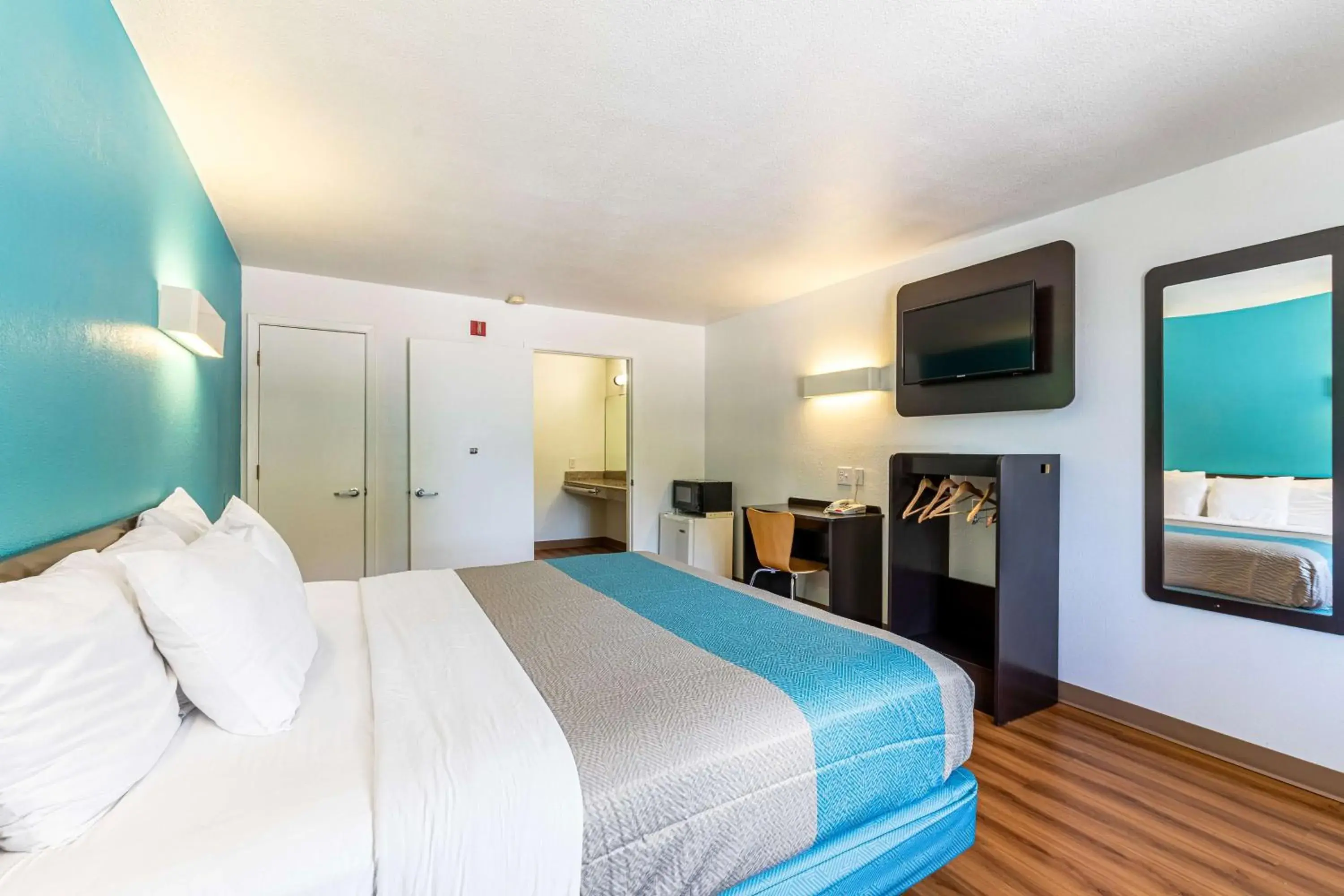 Deluxe King Room - single occupancy - Non-Smoking in Motel 6-Georgetown, TX Deluxe King Room - single occupancy - Non-Smoking in Motel 6-Georgetown, TX