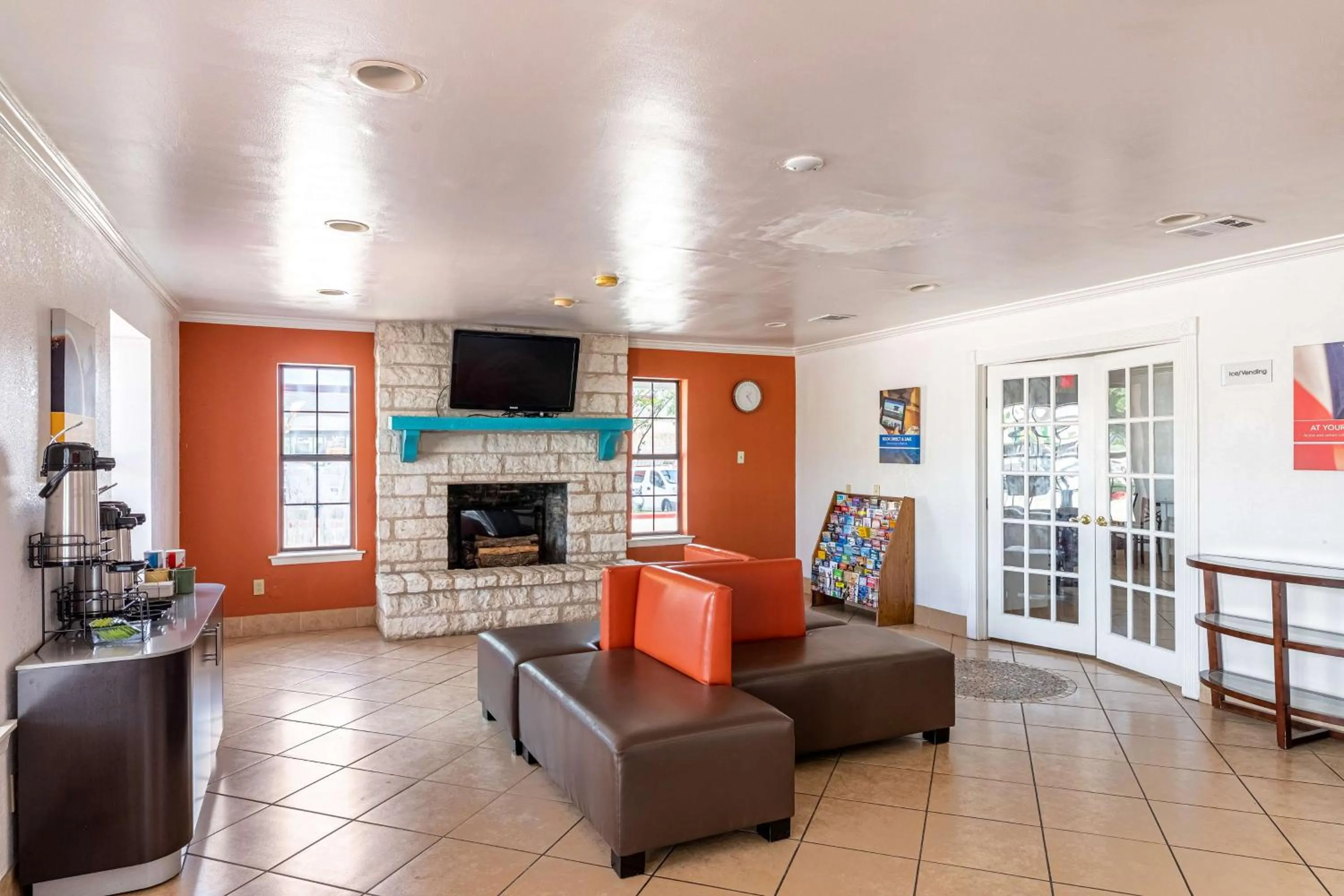 Communal lounge/ TV room in Motel 6-Georgetown, TX