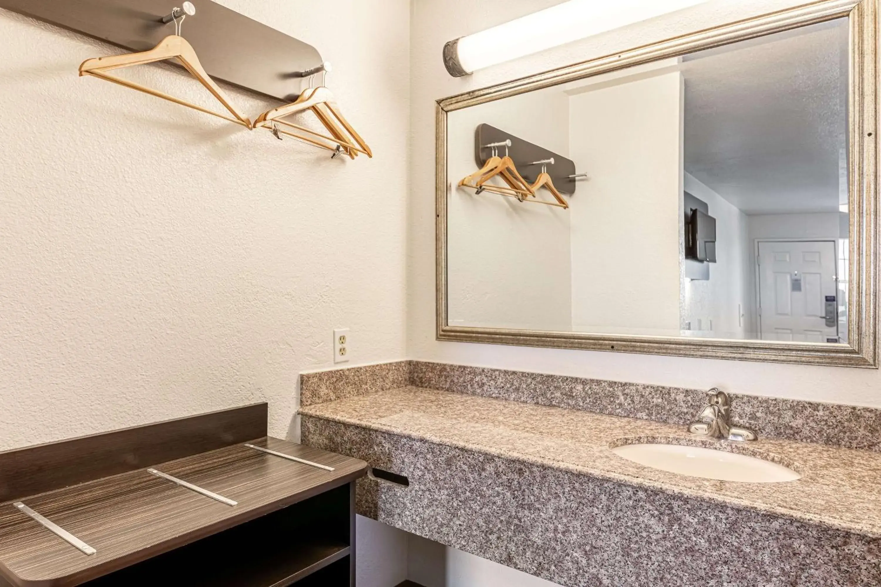 Deluxe King Room - single occupancy - Smoking in Motel 6-Georgetown, TX Deluxe King Room - single occupancy - Smoking in Motel 6-Georgetown, TX