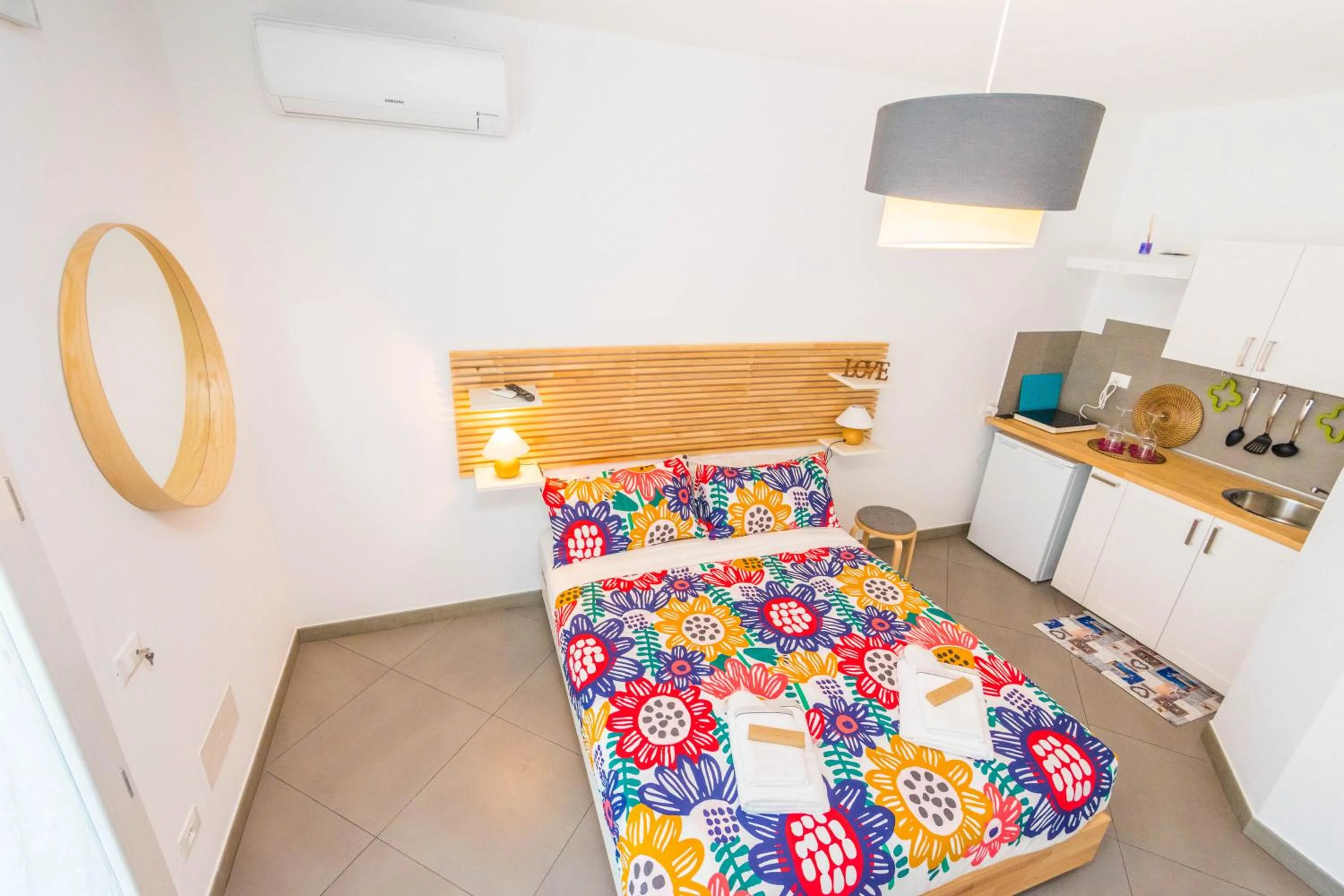 Kitchen or kitchenette, Bed in B&B Lo&G