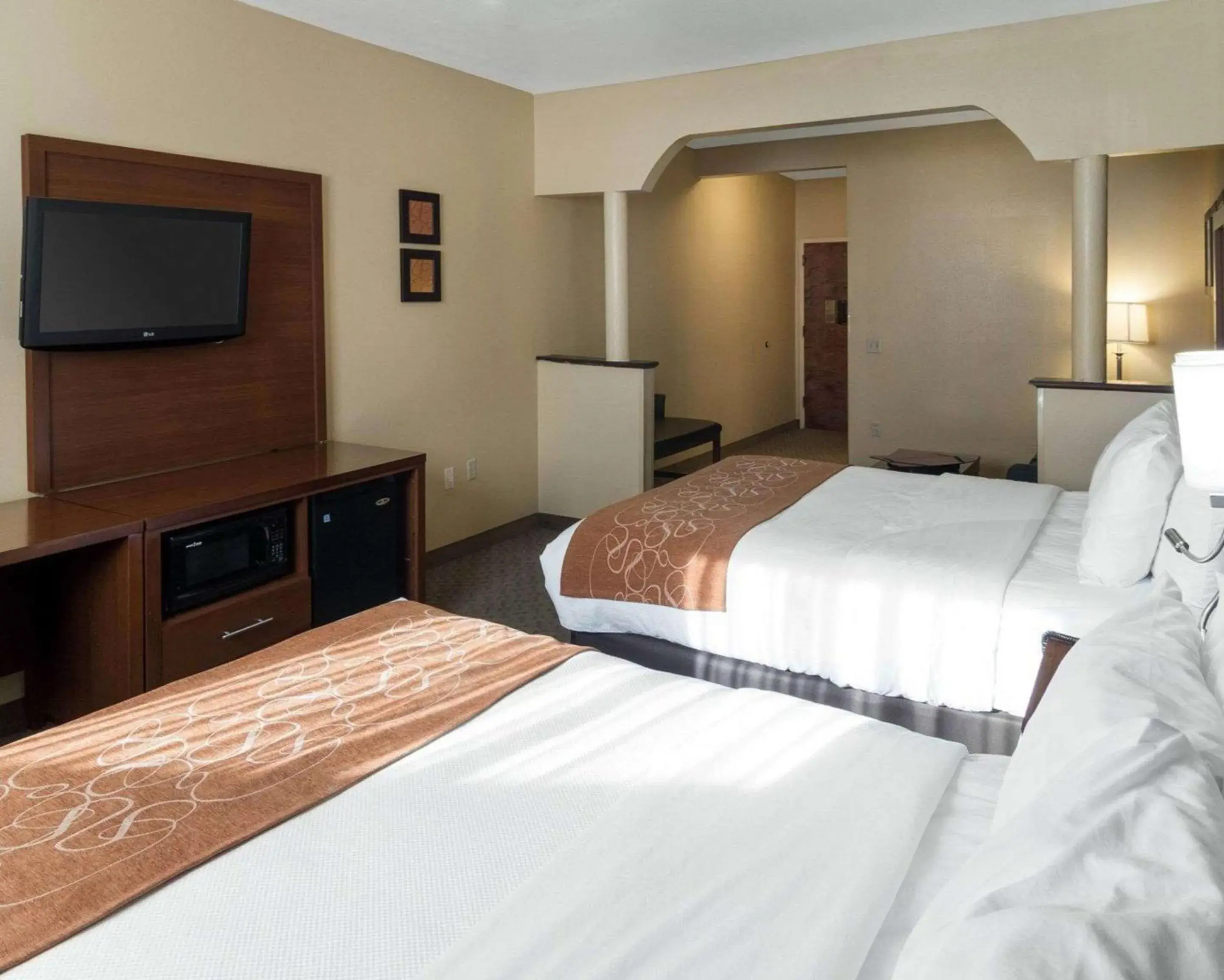 Photo of the whole room, Bed in Quality Suites Midland North Loop 250 Photo of the whole room, Bed in Quality Suites Midland North Loop 250