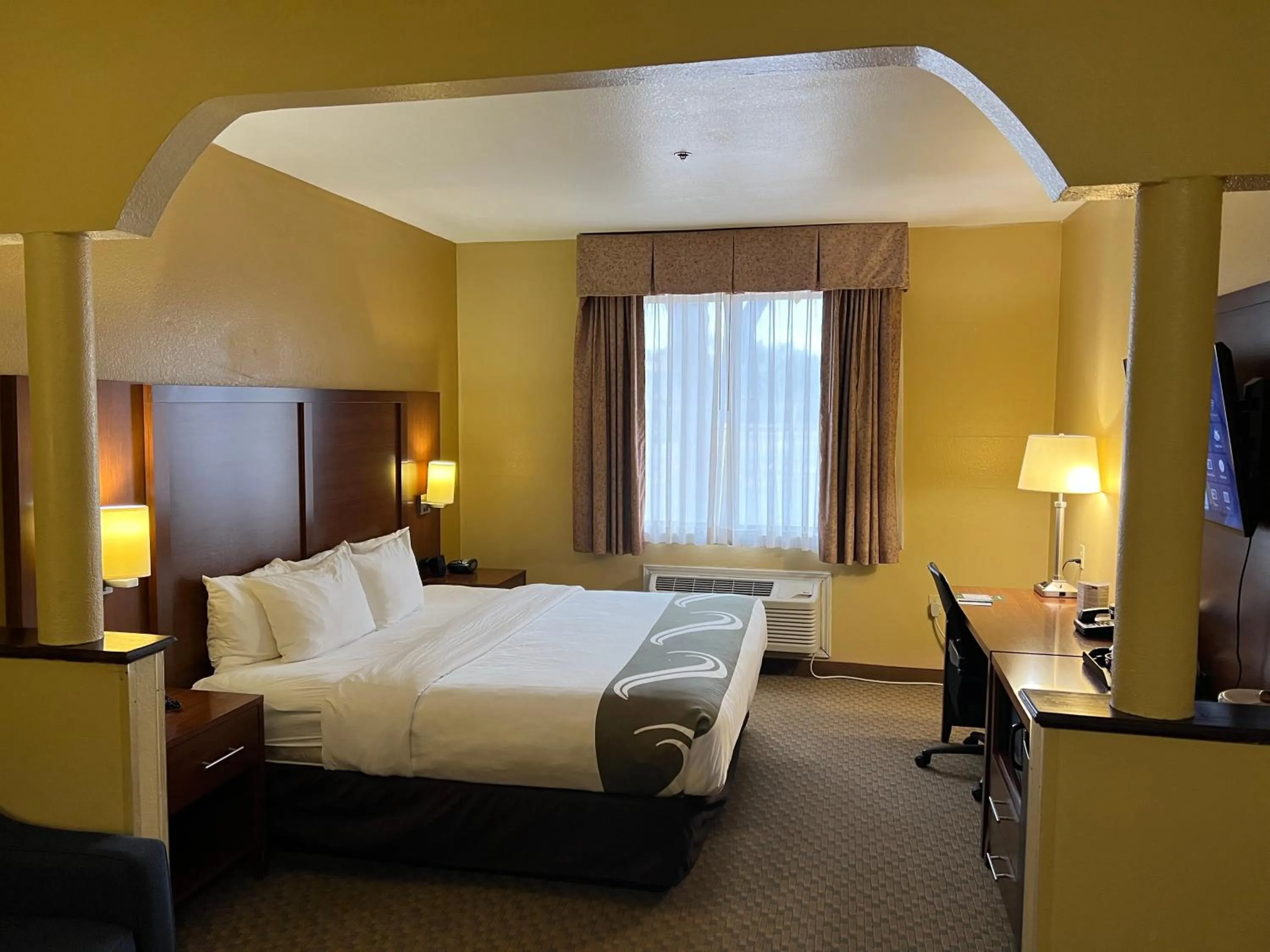TV and multimedia, Bed in Quality Suites Midland North Loop 250