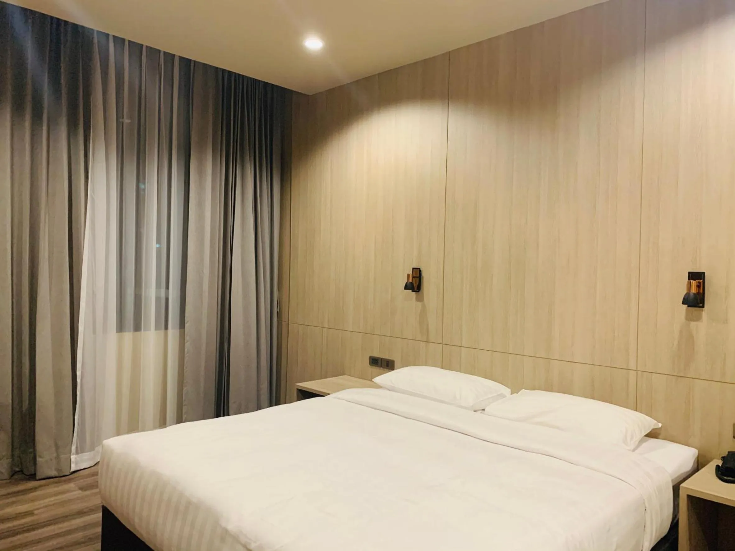 Bed in Gold Orchid Bangkok Hotel