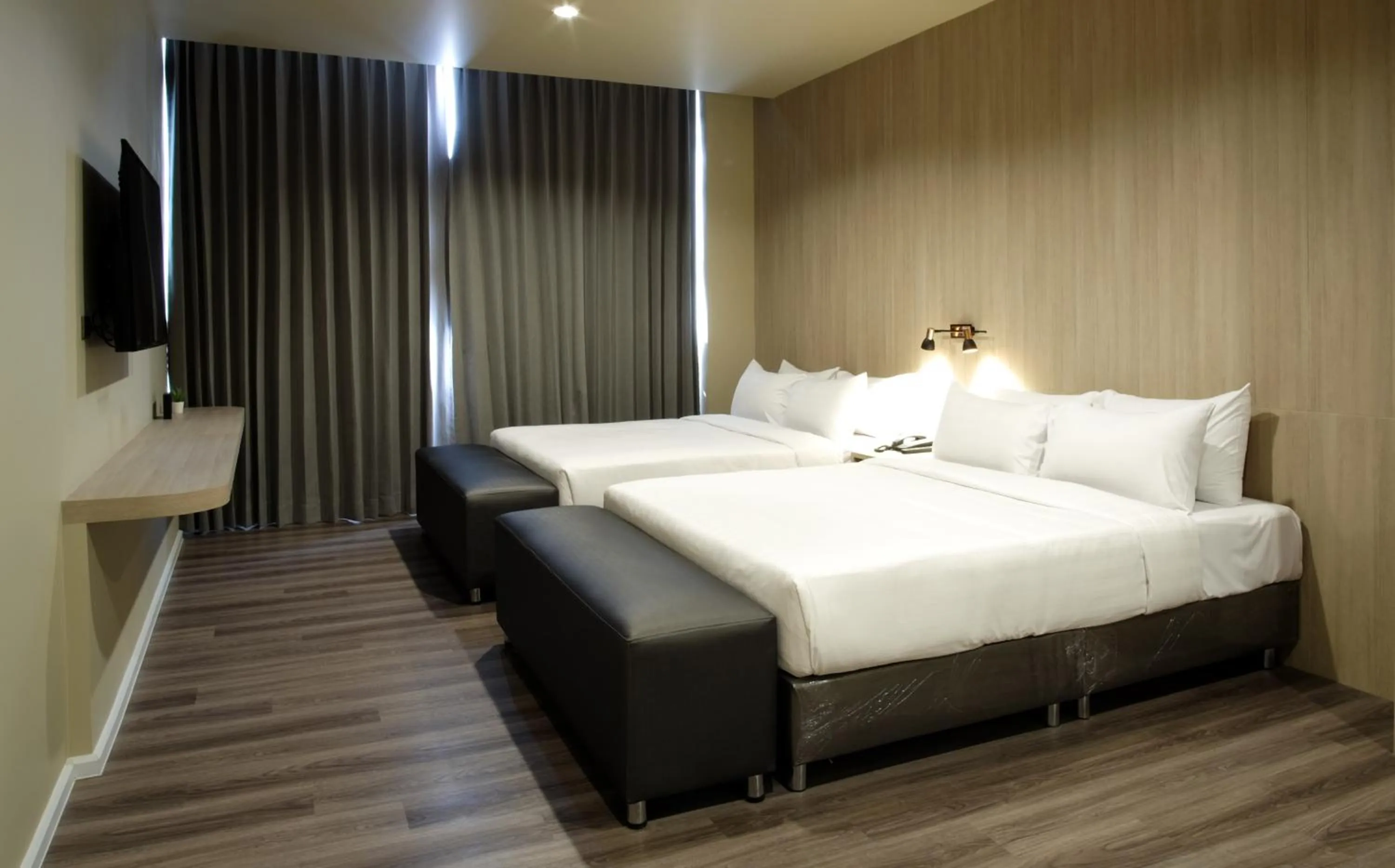 Bed in Gold Orchid Bangkok Hotel