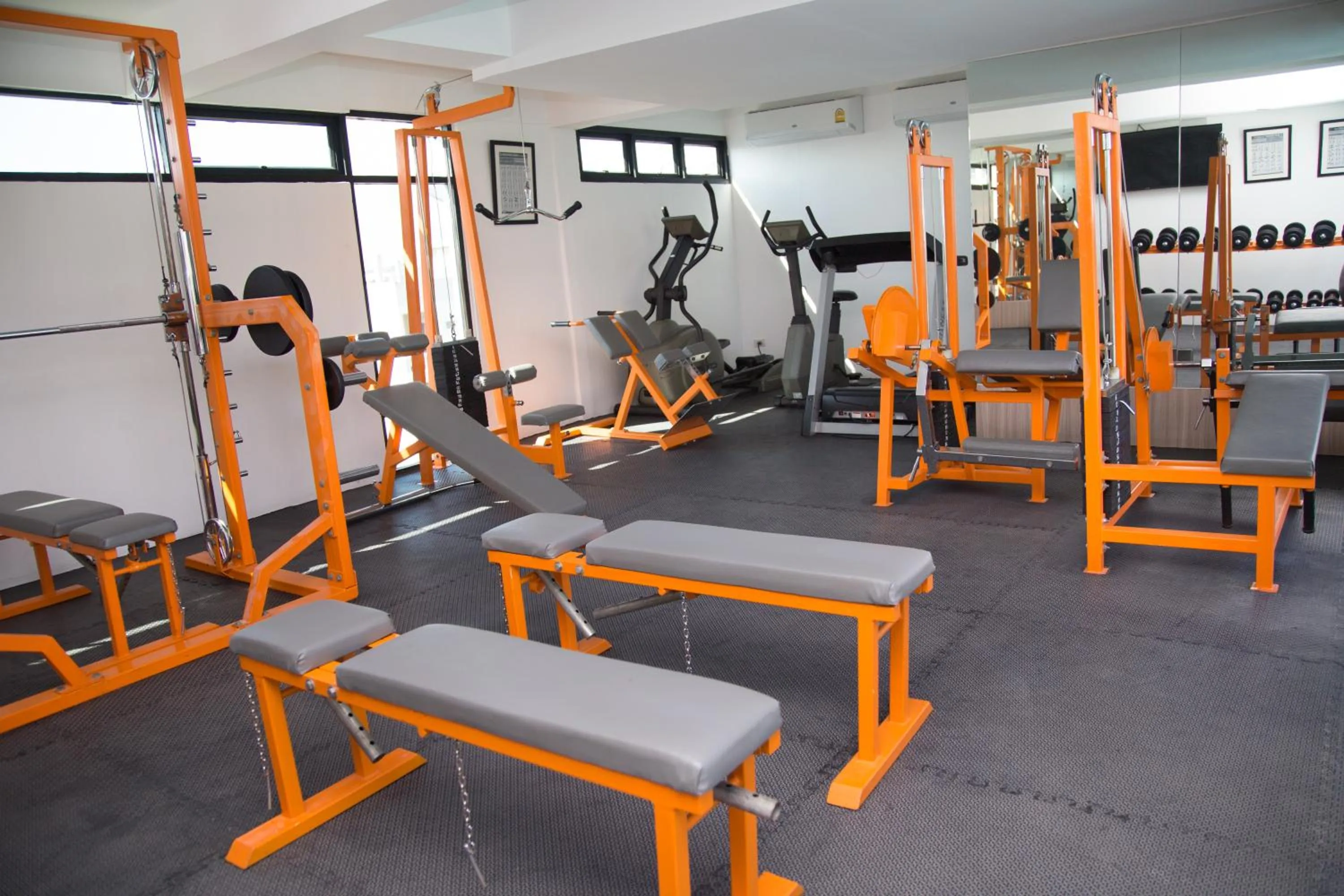 Fitness centre/facilities in Gold Orchid Bangkok Hotel
