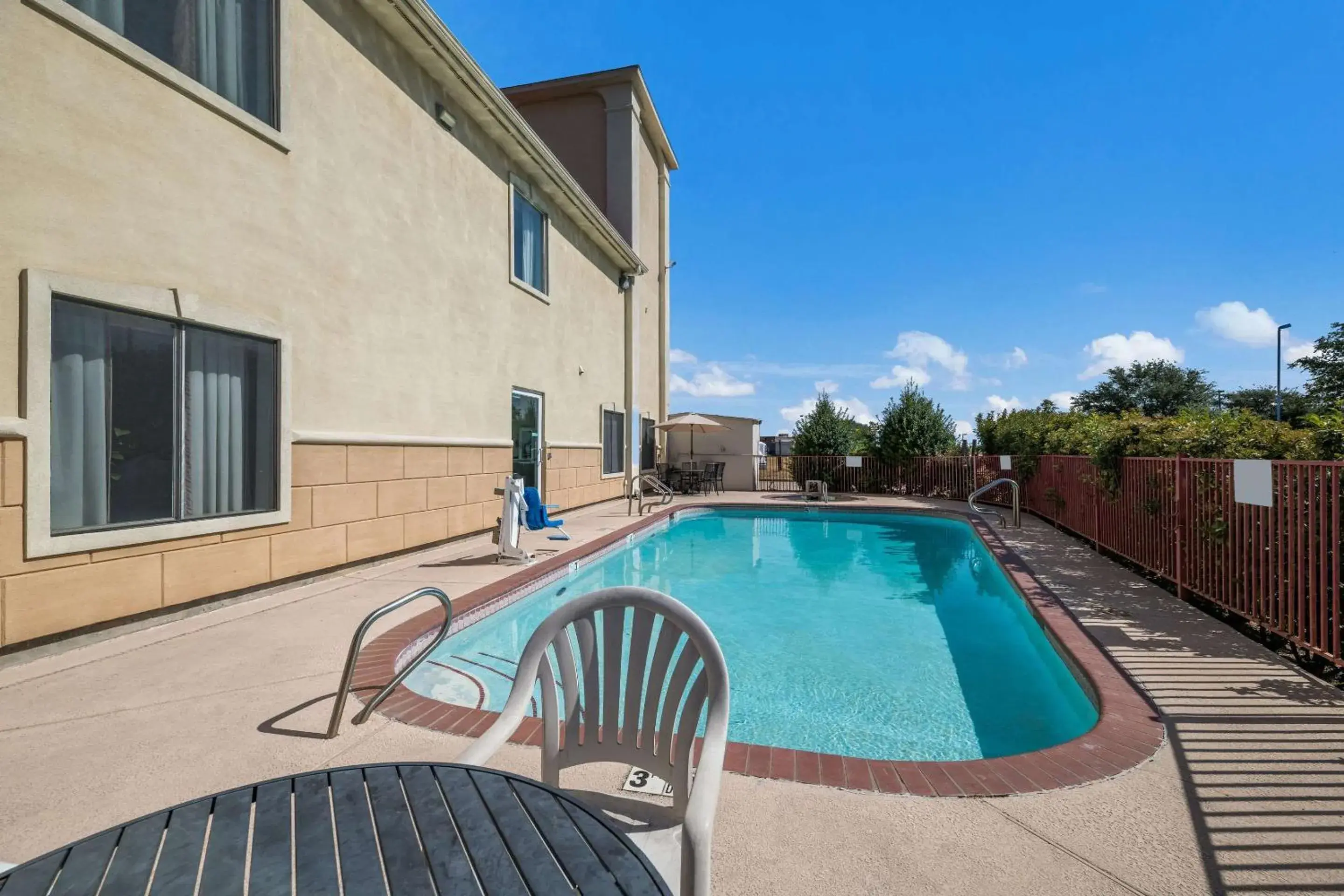 Swimming pool in Quality Inn & Suites Terrell Swimming pool in Quality Inn & Suites Terrell