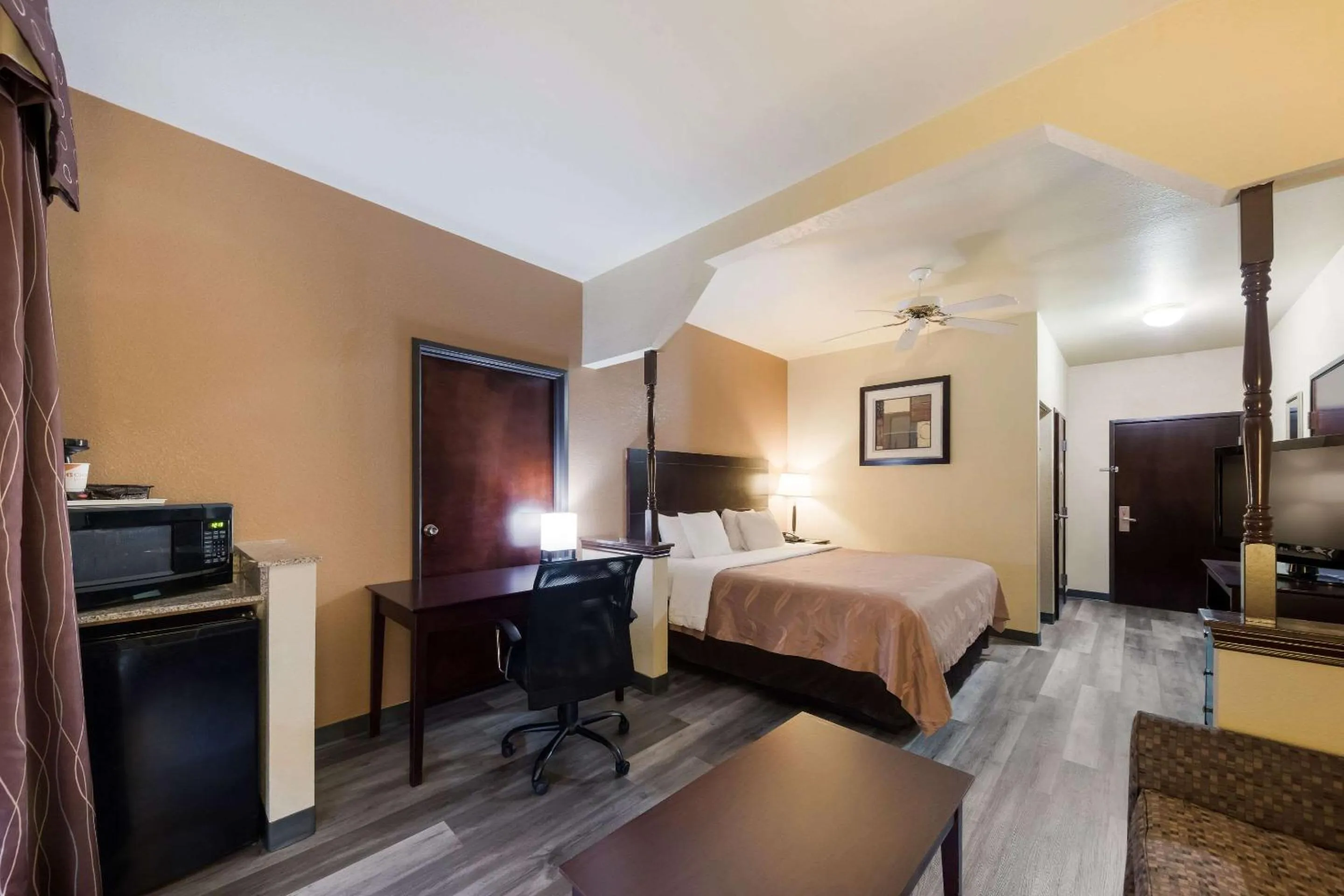 Bedroom, Bed in Quality Inn & Suites Terrell