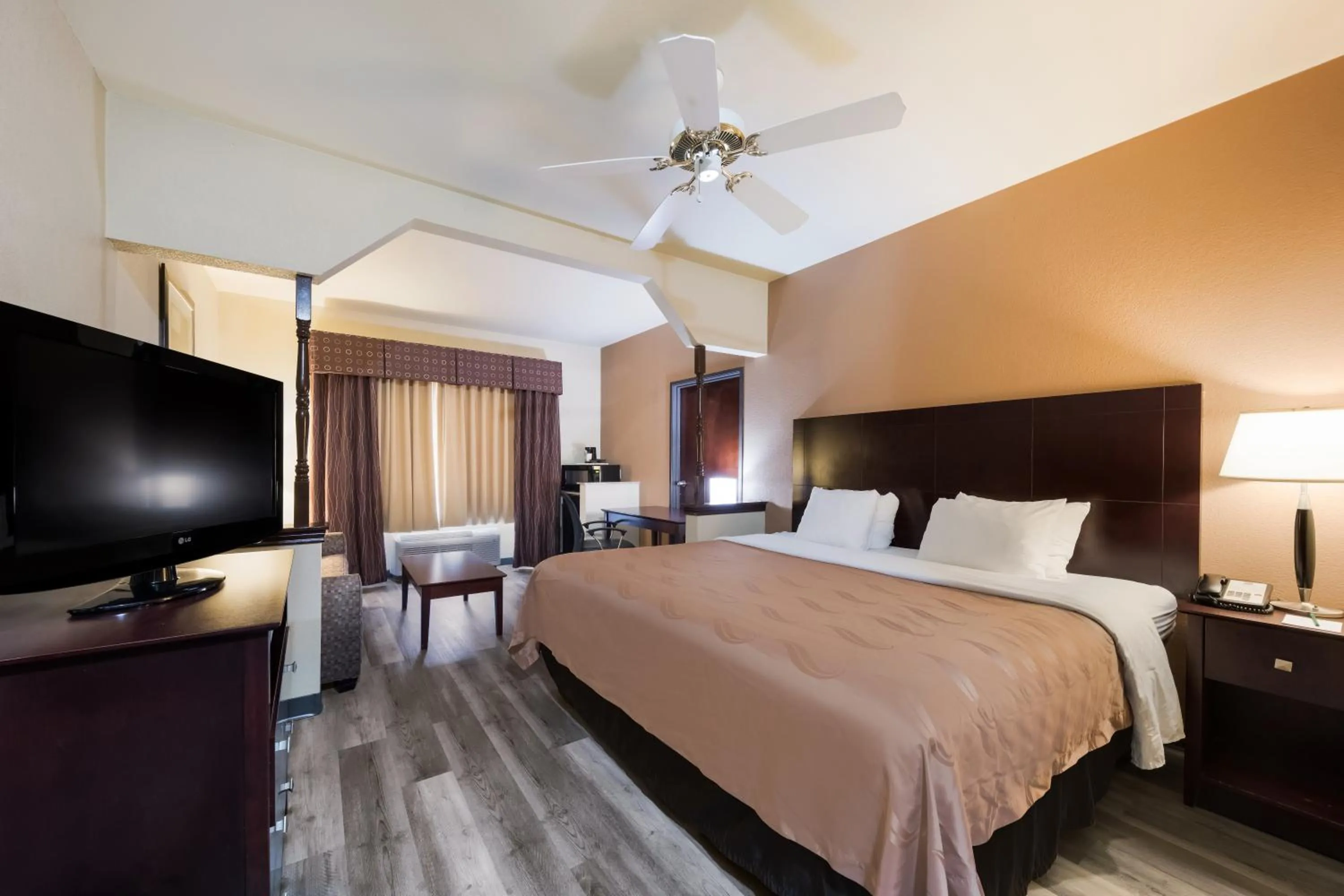 Bedroom, Bed in Quality Inn & Suites Terrell