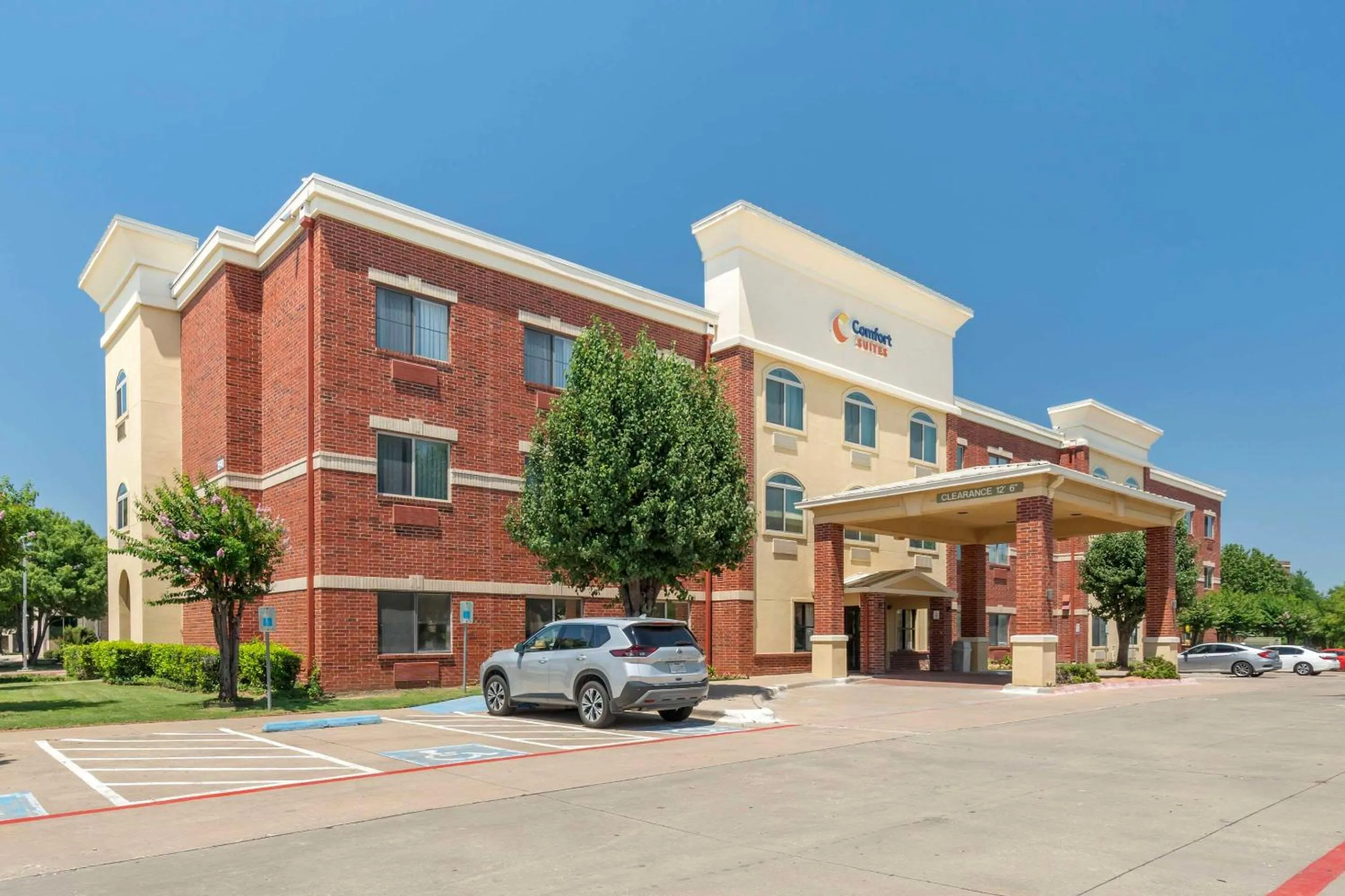 Property building in Comfort Suites McKinney-Allen
