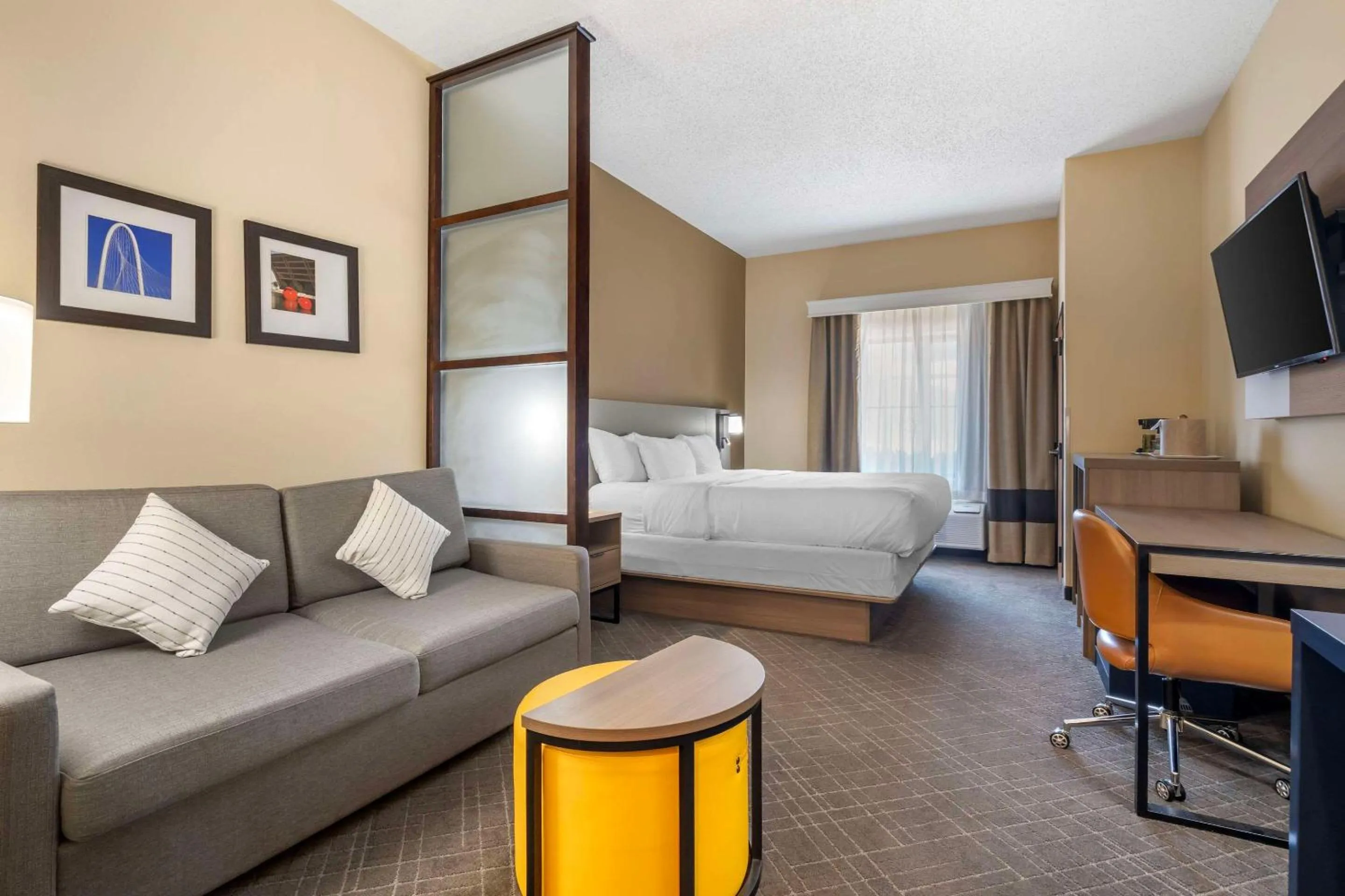 Bedroom, Bed in Comfort Suites McKinney-Allen