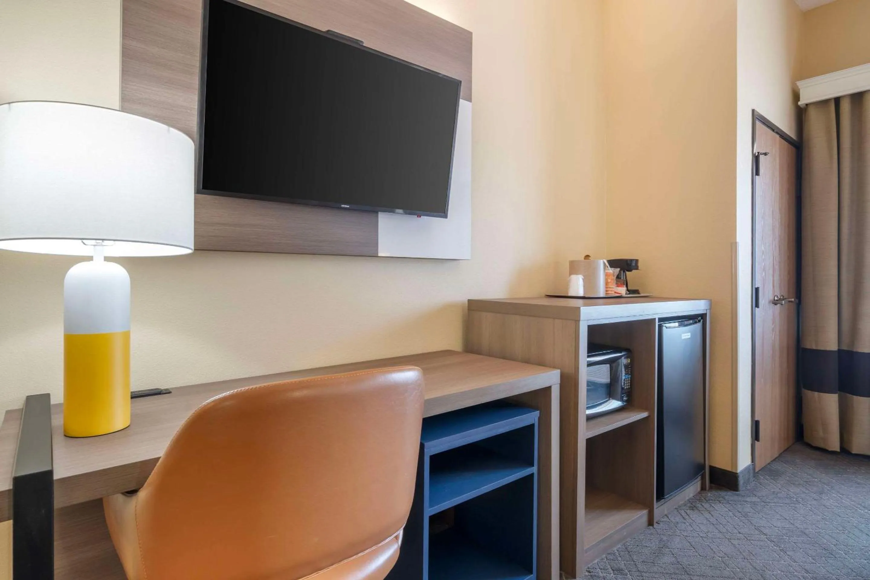 Bedroom in Comfort Suites McKinney-Allen