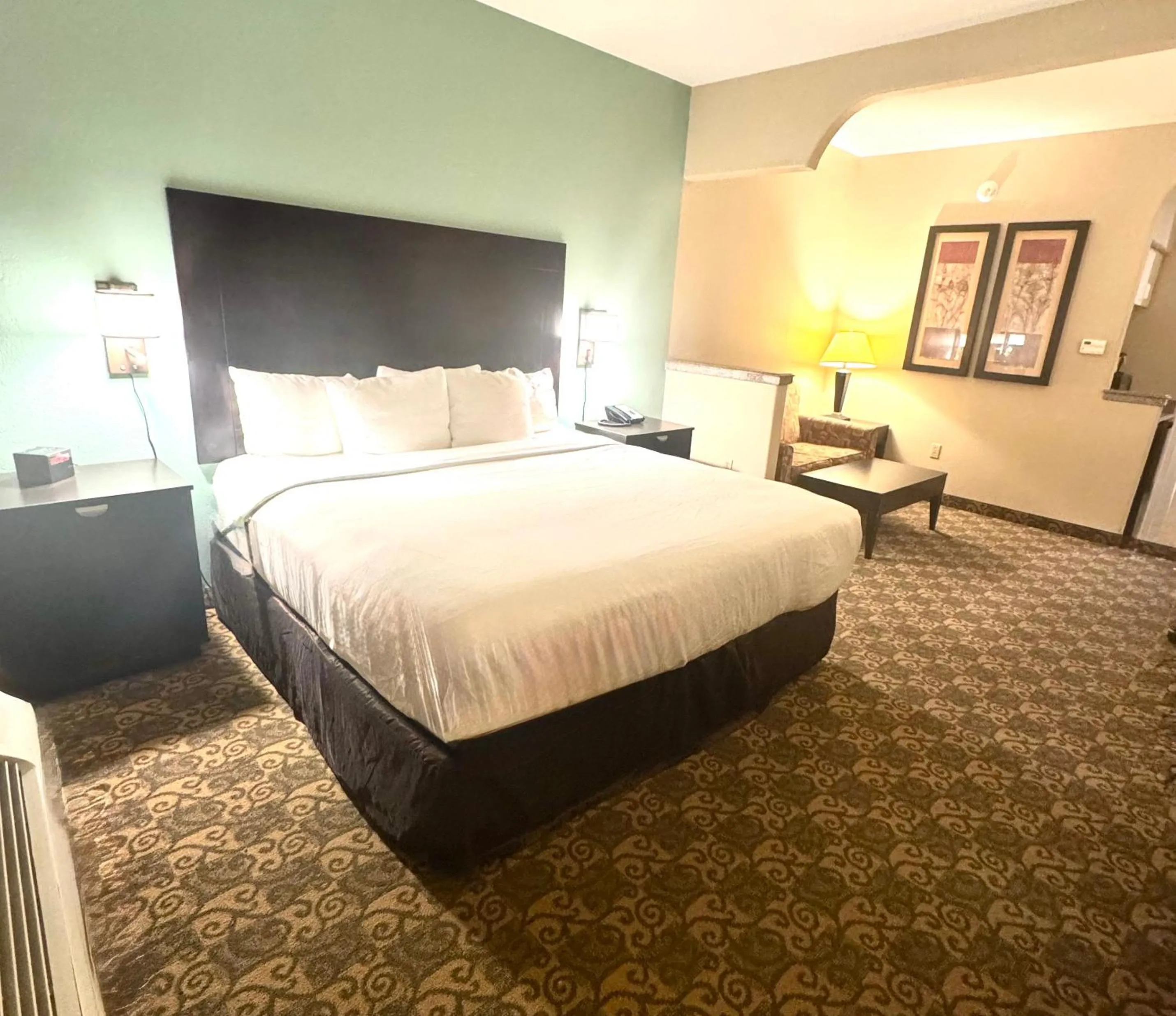 Bedroom, Bed in Comfort Suites Westchase Houston Energy Corridor
