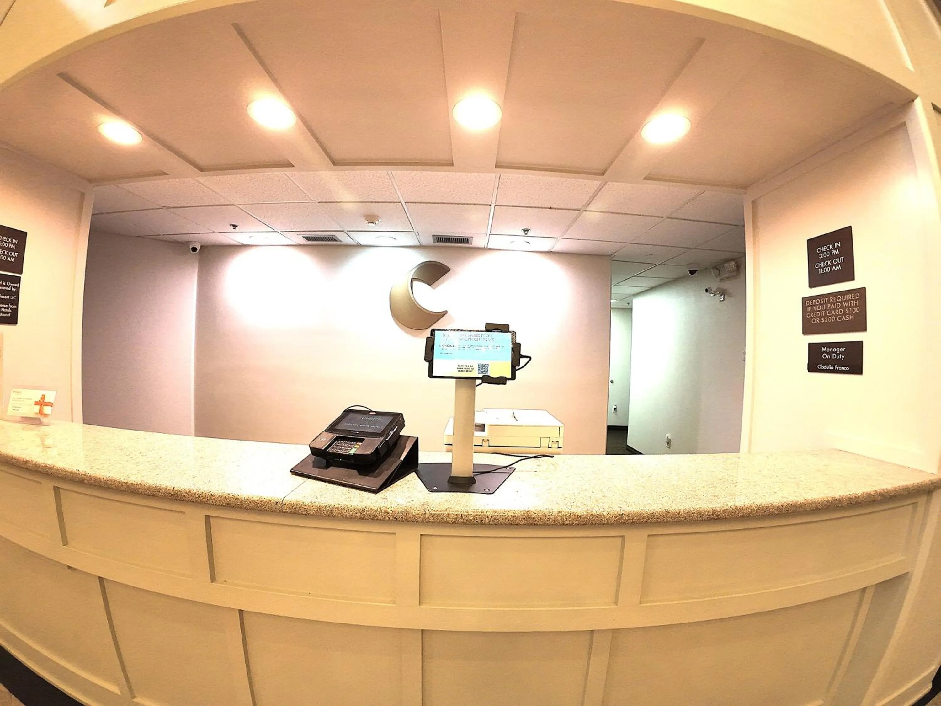 On-site shops in Comfort Suites Westchase Houston Energy Corridor