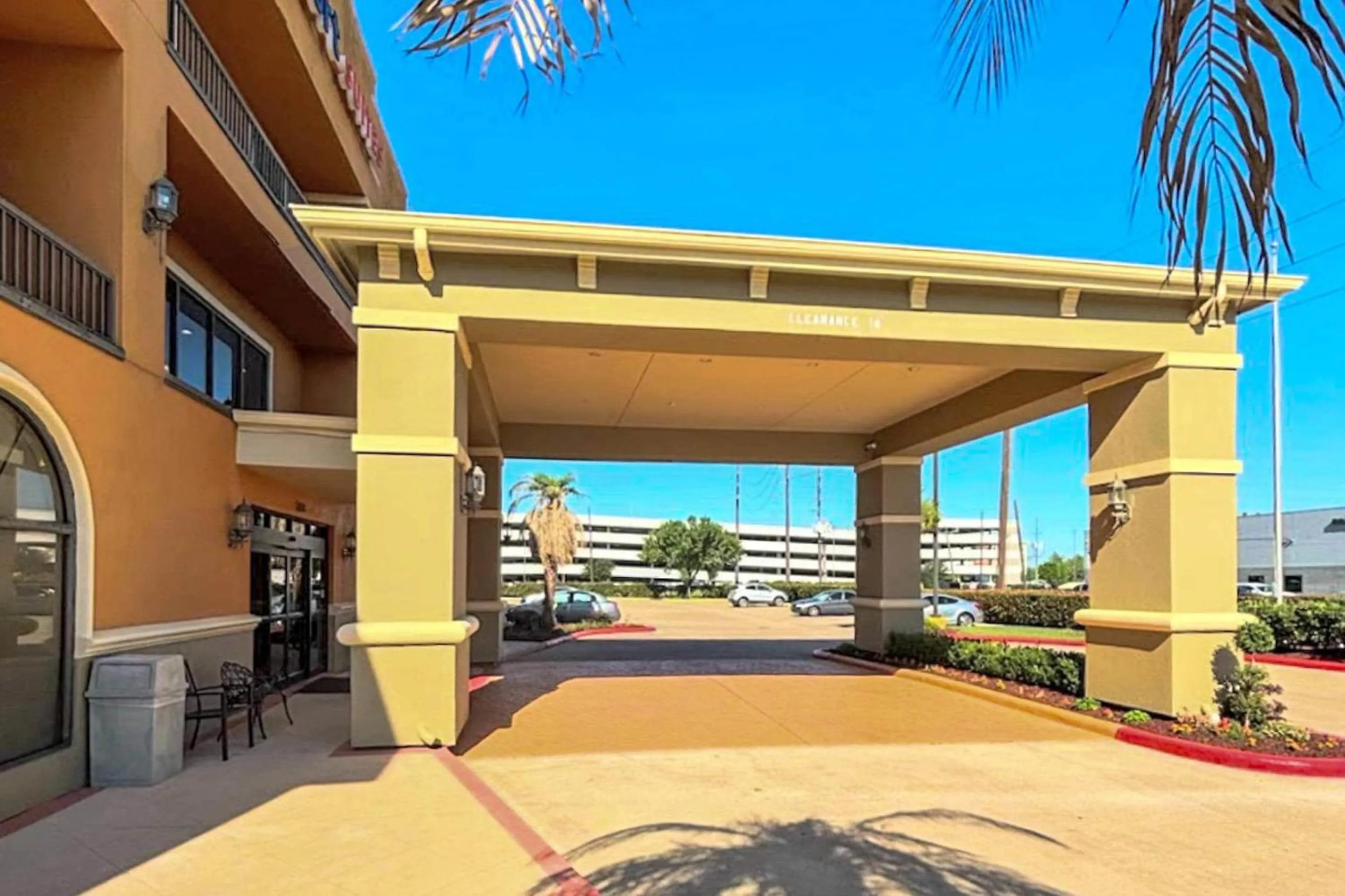 Property building in Comfort Suites Westchase Houston Energy Corridor