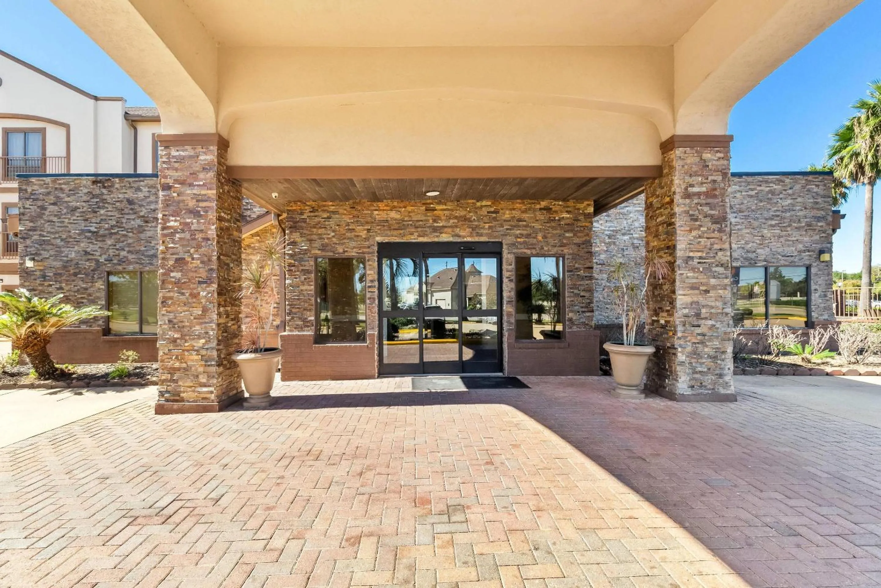 Property building in Comfort Suites Lake Jackson Clute