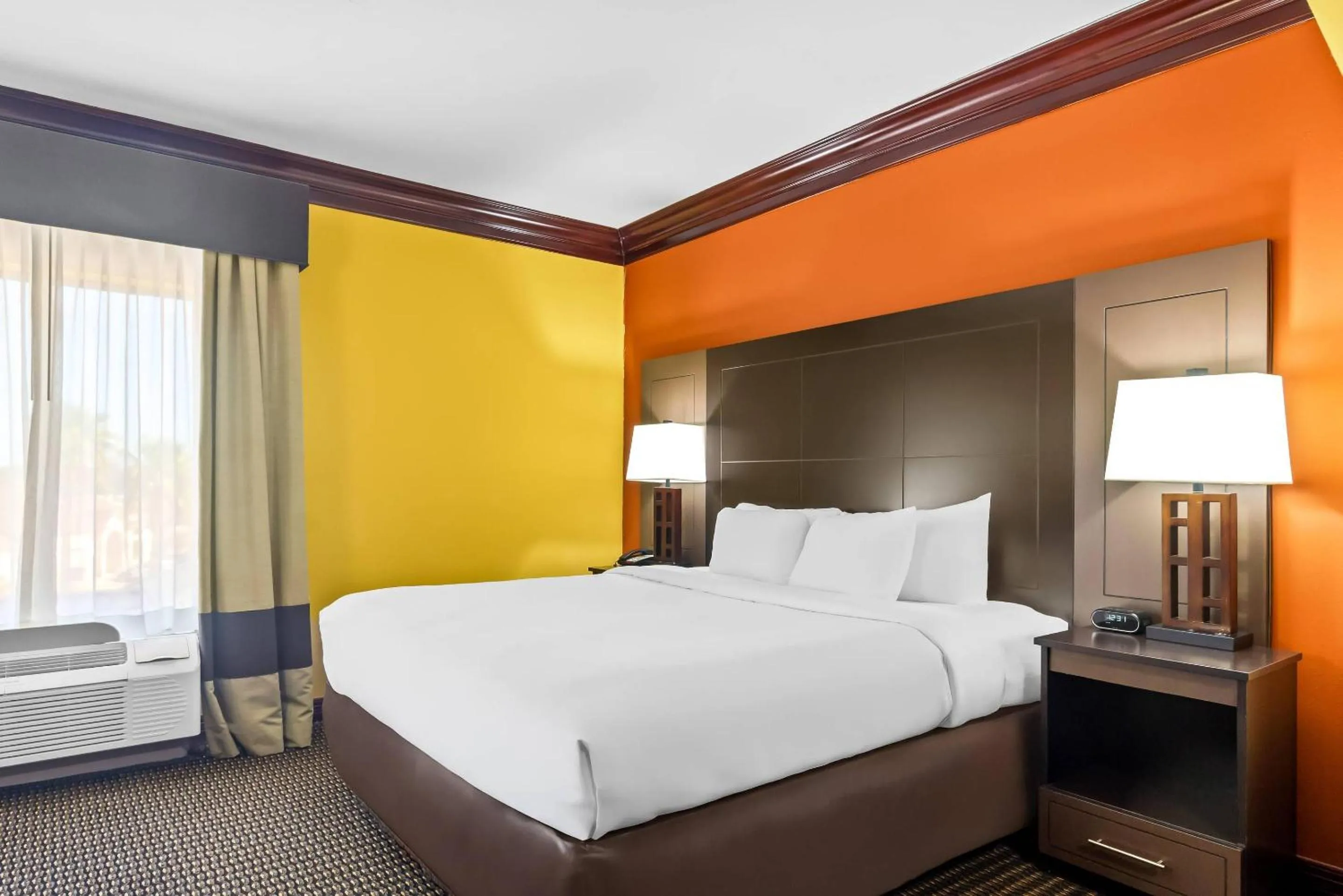 Bedroom, Bed in Comfort Suites Lake Jackson Clute