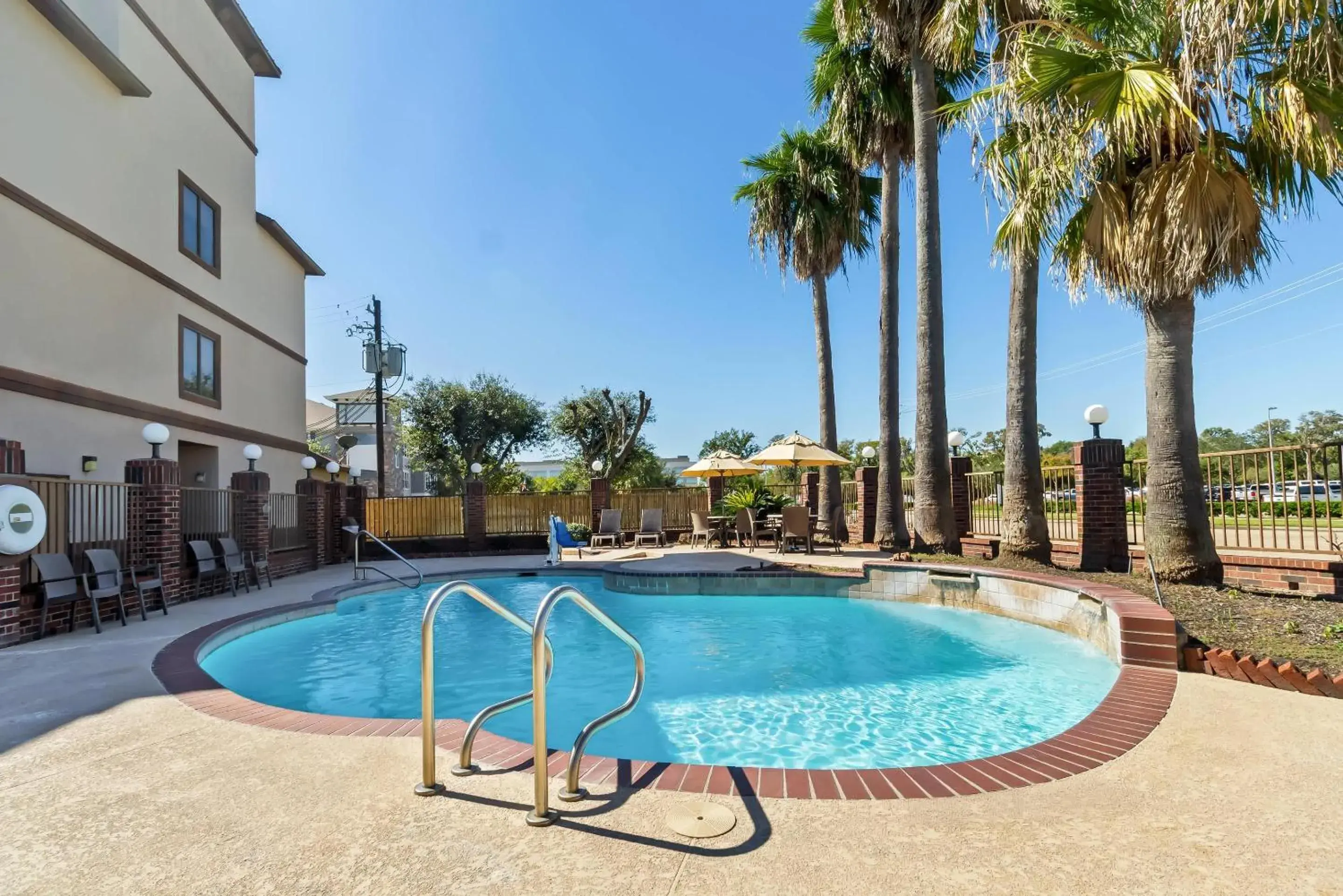 Swimming pool in Comfort Suites Lake Jackson Clute Swimming pool in Comfort Suites Lake Jackson Clute