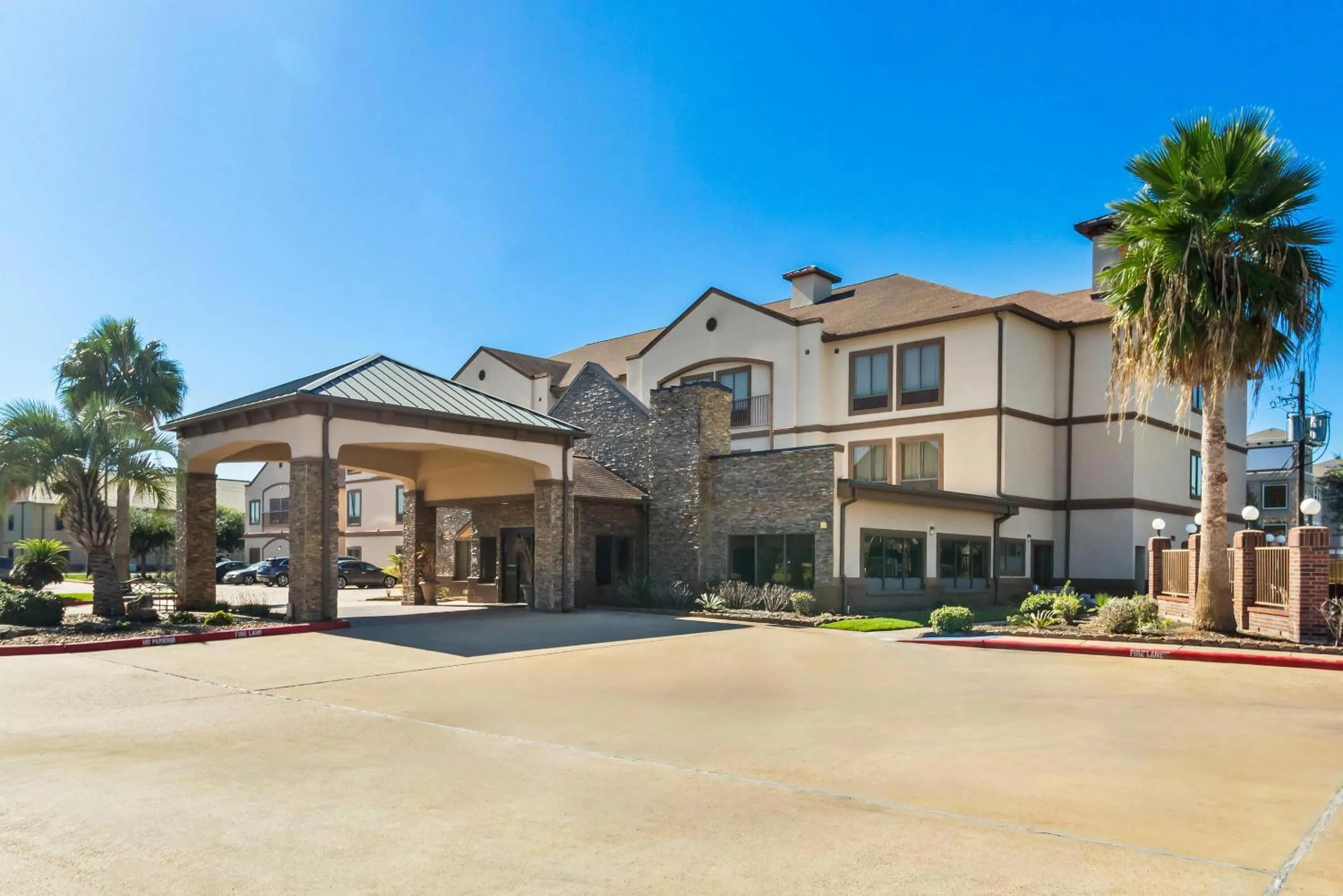 Property building in Comfort Suites Lake Jackson Clute