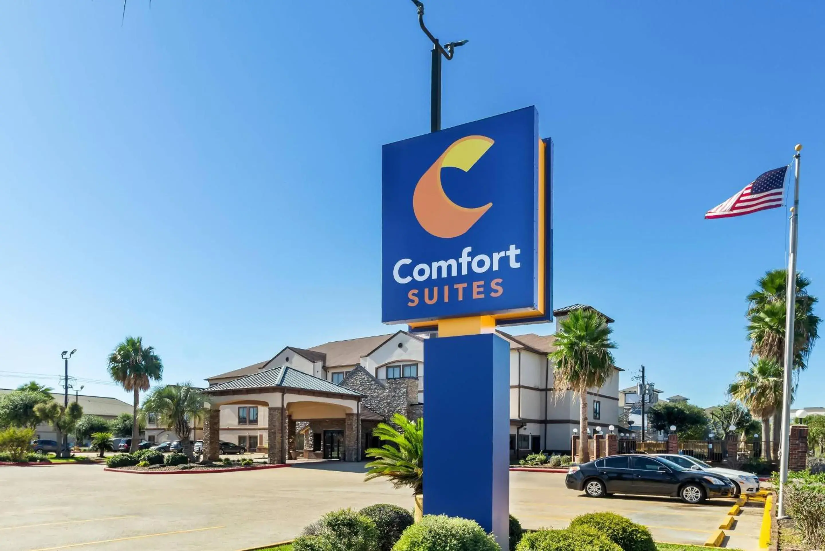 Property building in Comfort Suites Lake Jackson Clute Property building in Comfort Suites Lake Jackson Clute