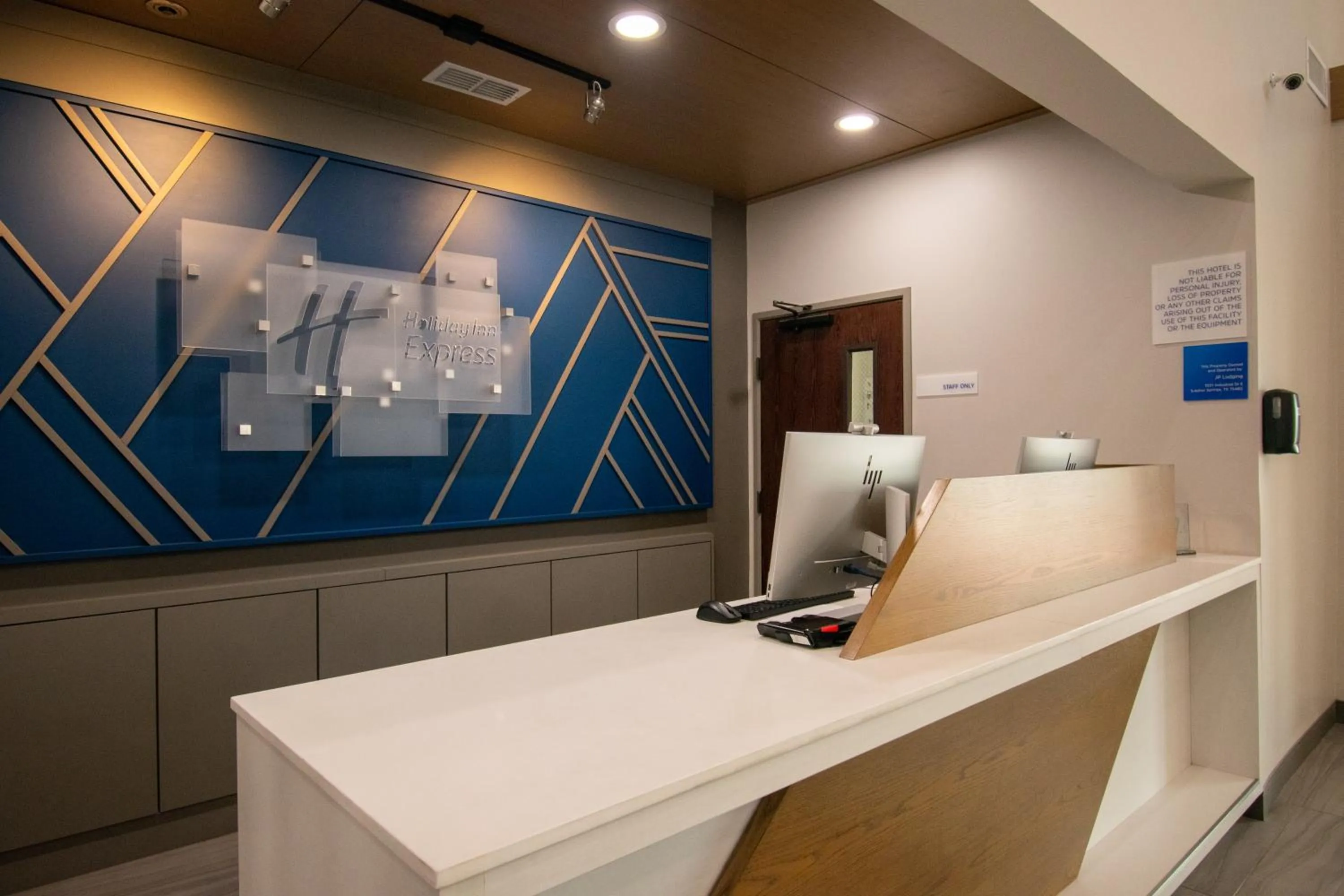 Lobby or reception in Holiday Inn Express & Suites Sulphur Springs by IHG