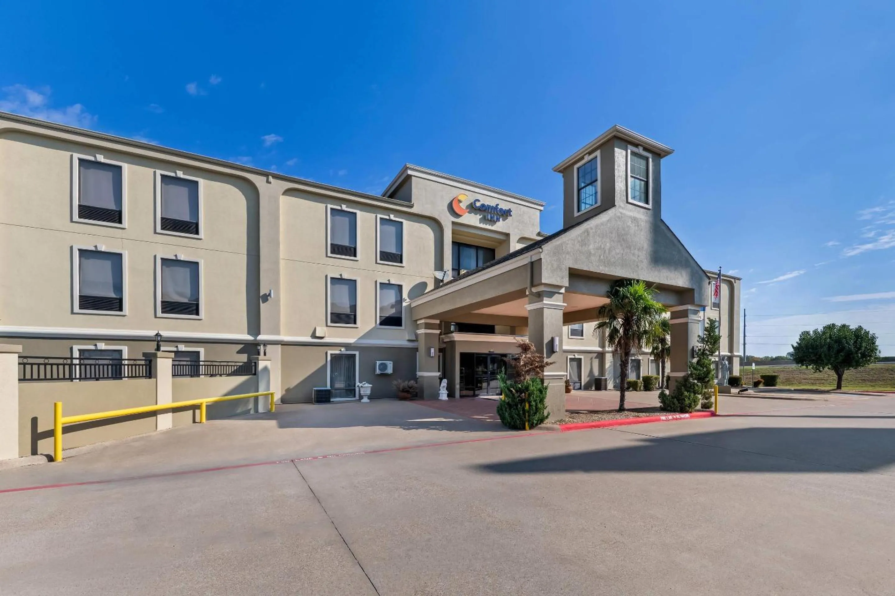 Property building in Comfort Inn Corsicana East