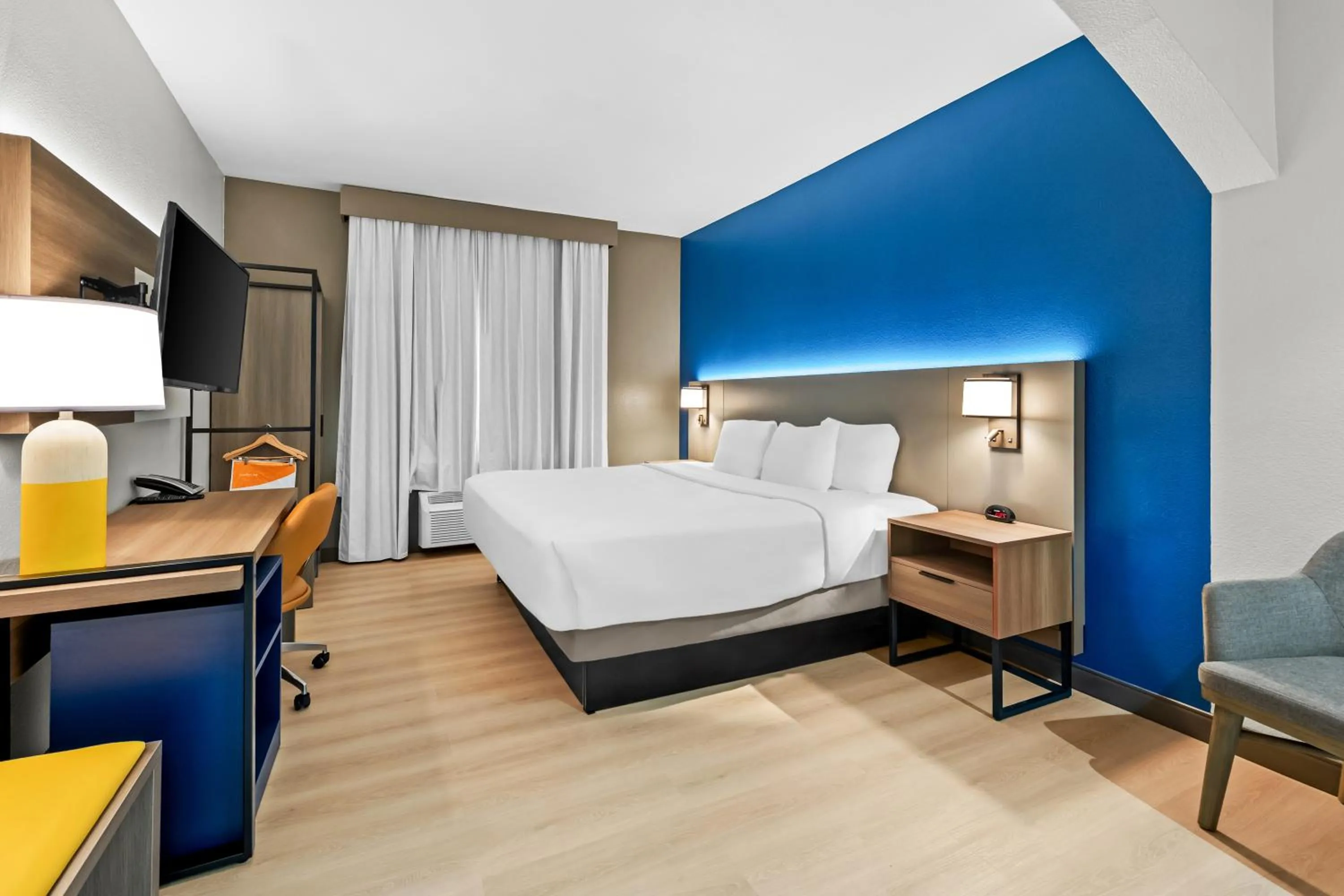 Bedroom, Bed in Comfort Suites Texarkana Texas