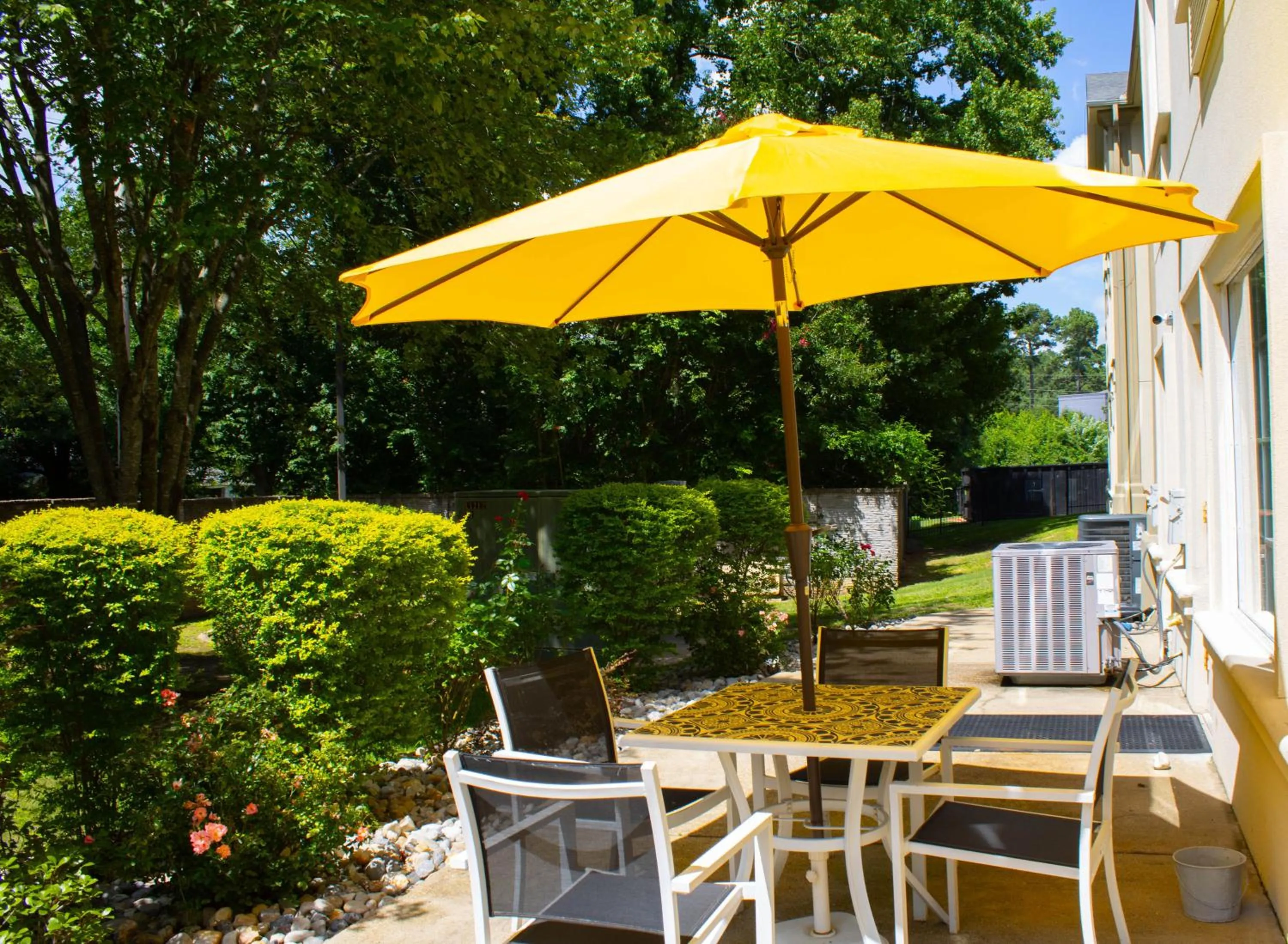 Patio in Comfort Suites Texarkana Texas