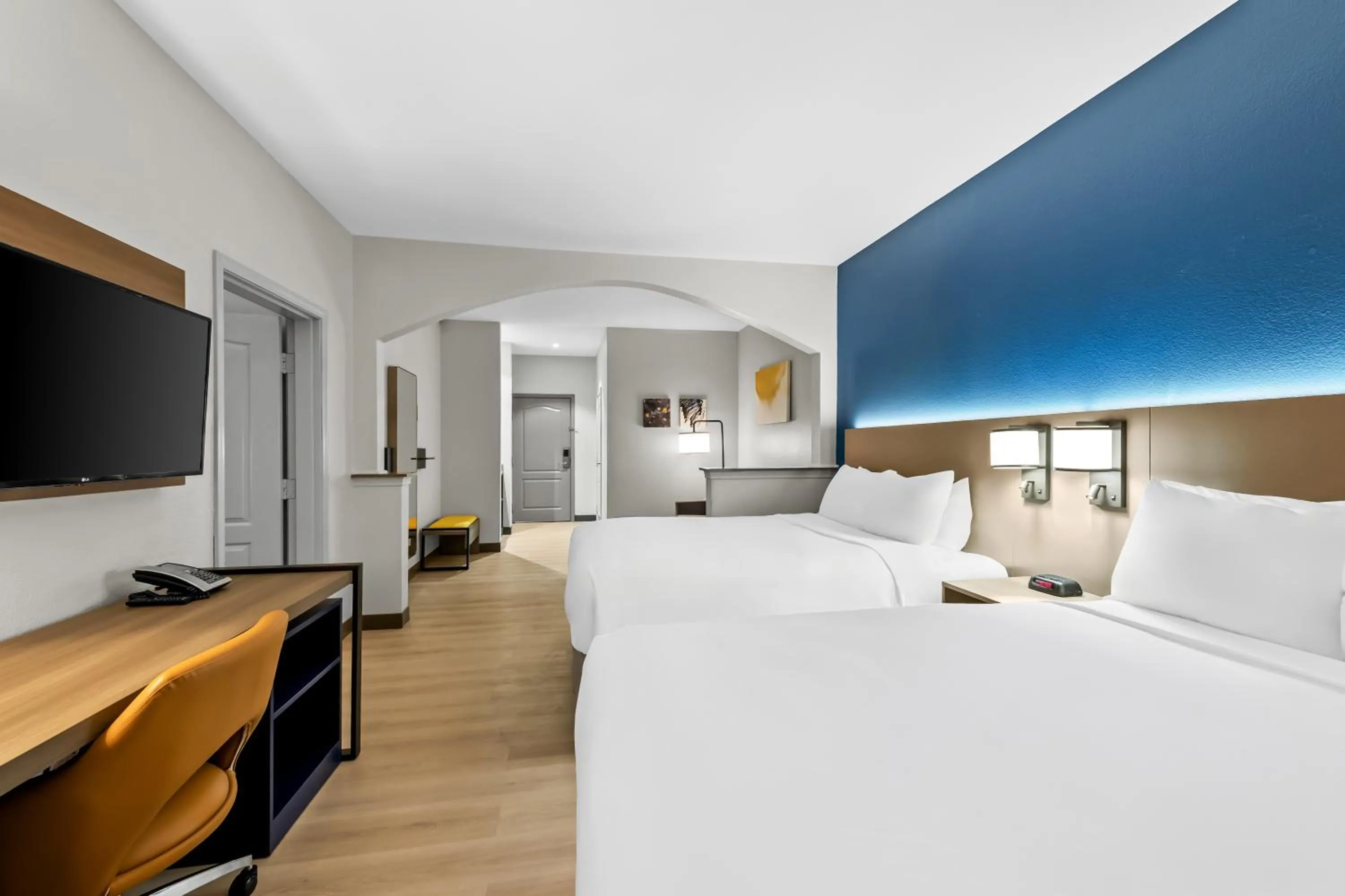 TV and multimedia, Bed in Comfort Suites Texarkana Texas