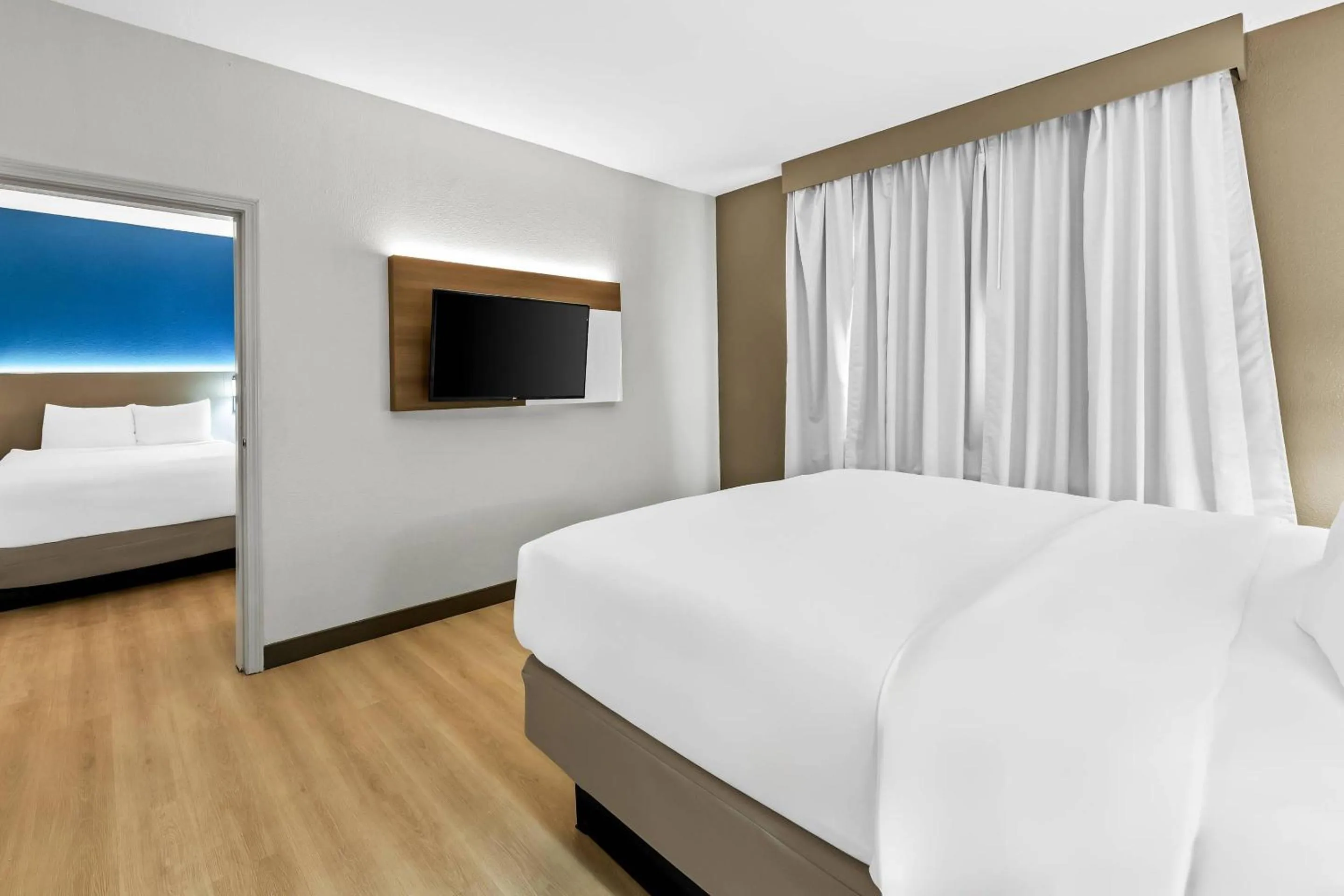 Bedroom, Bed in Comfort Suites Texarkana Texas