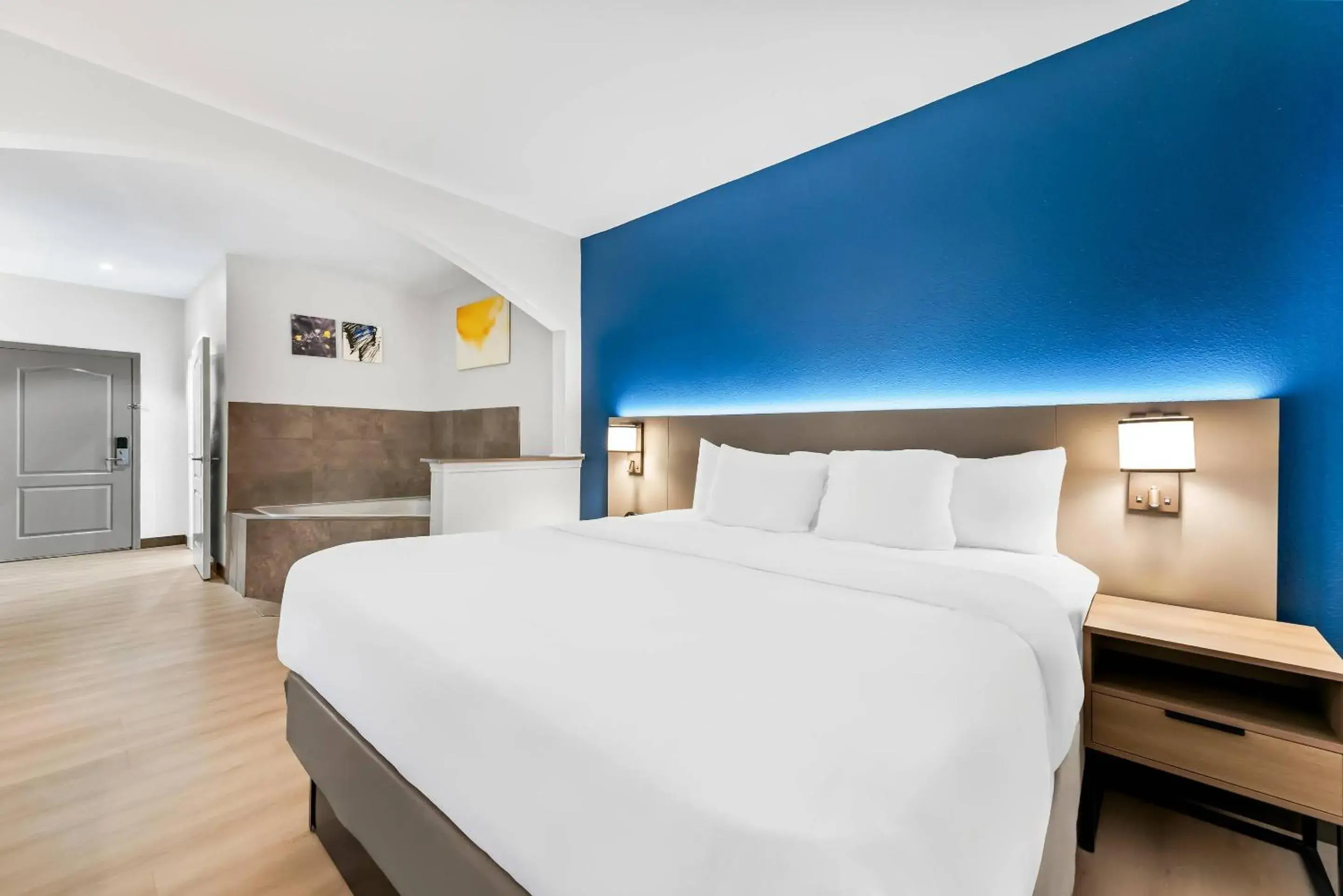 Bedroom, Bed in Comfort Suites Texarkana Texas Bedroom, Bed in Comfort Suites Texarkana Texas