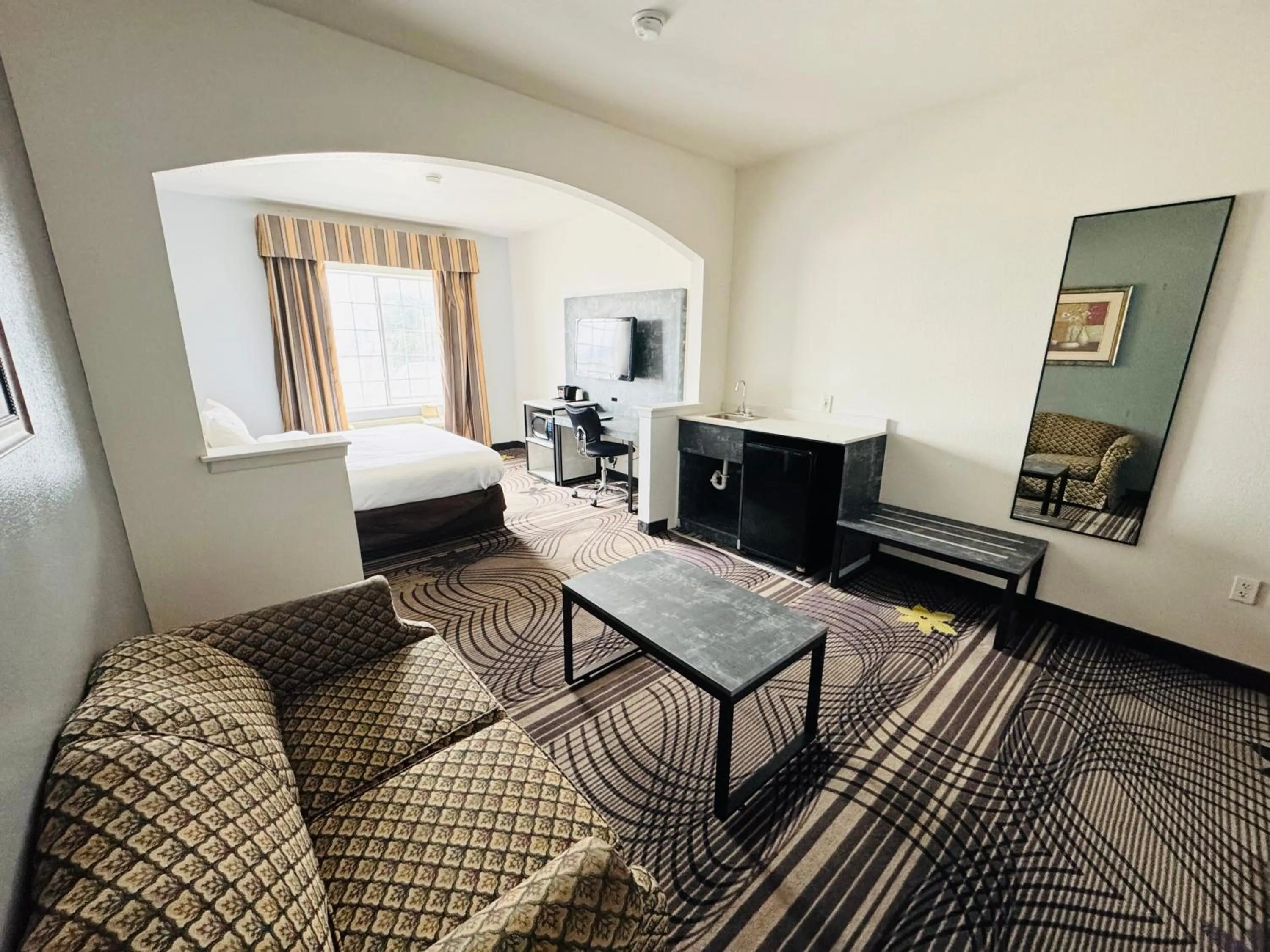 Kitchen or kitchenette in FairBridge Inn & Suites Cleburne