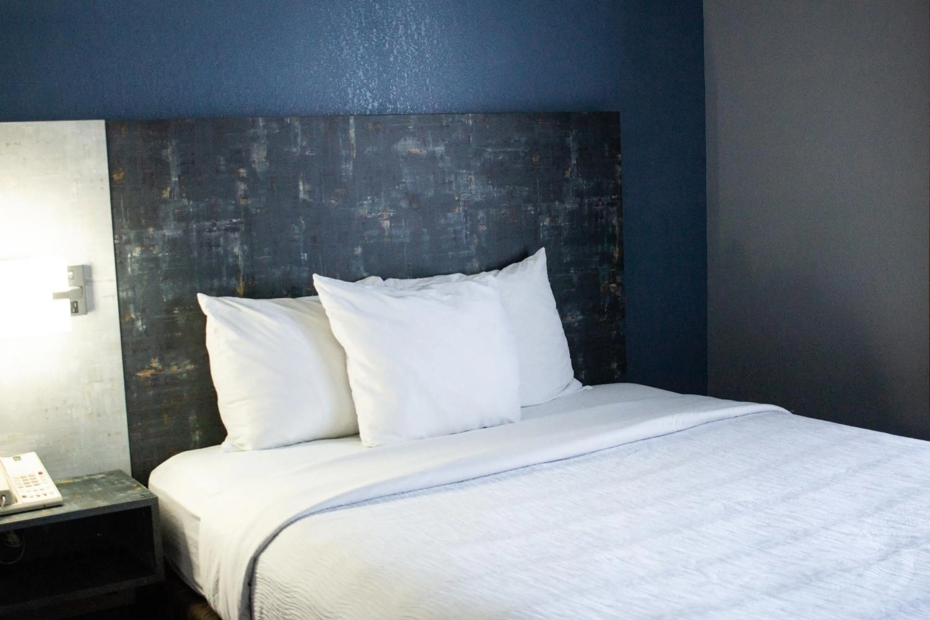 Bed in FairBridge Inn & Suites Cleburne