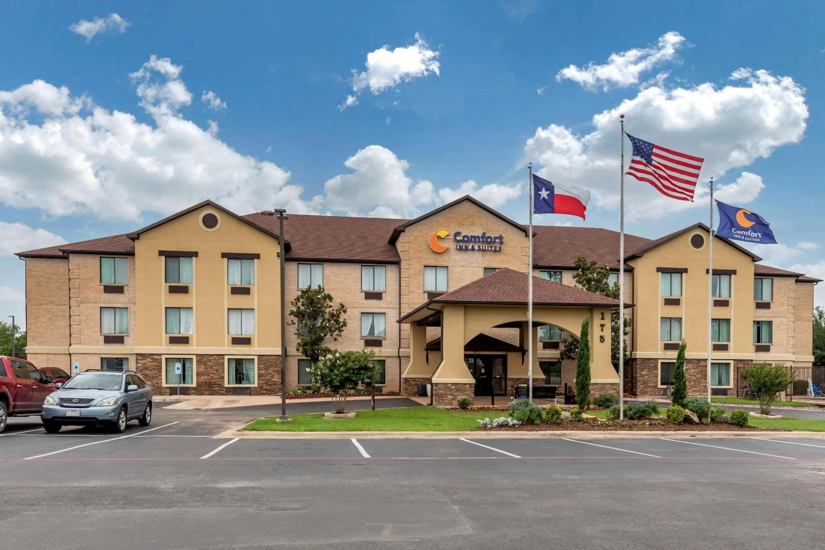 Property building in Comfort Inn & Suites Mansfield