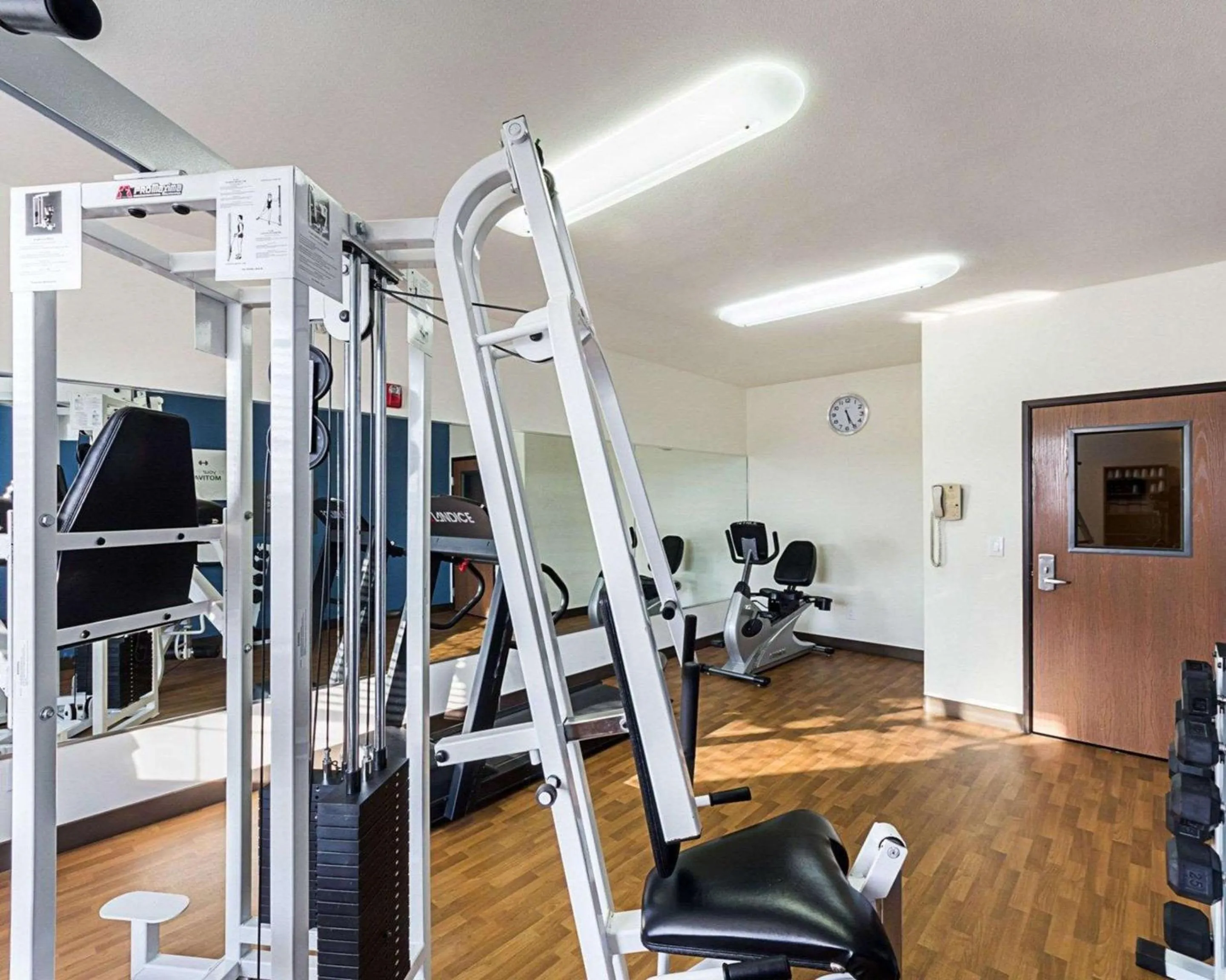 Fitness centre/facilities in Comfort Suites At Plaza Mall