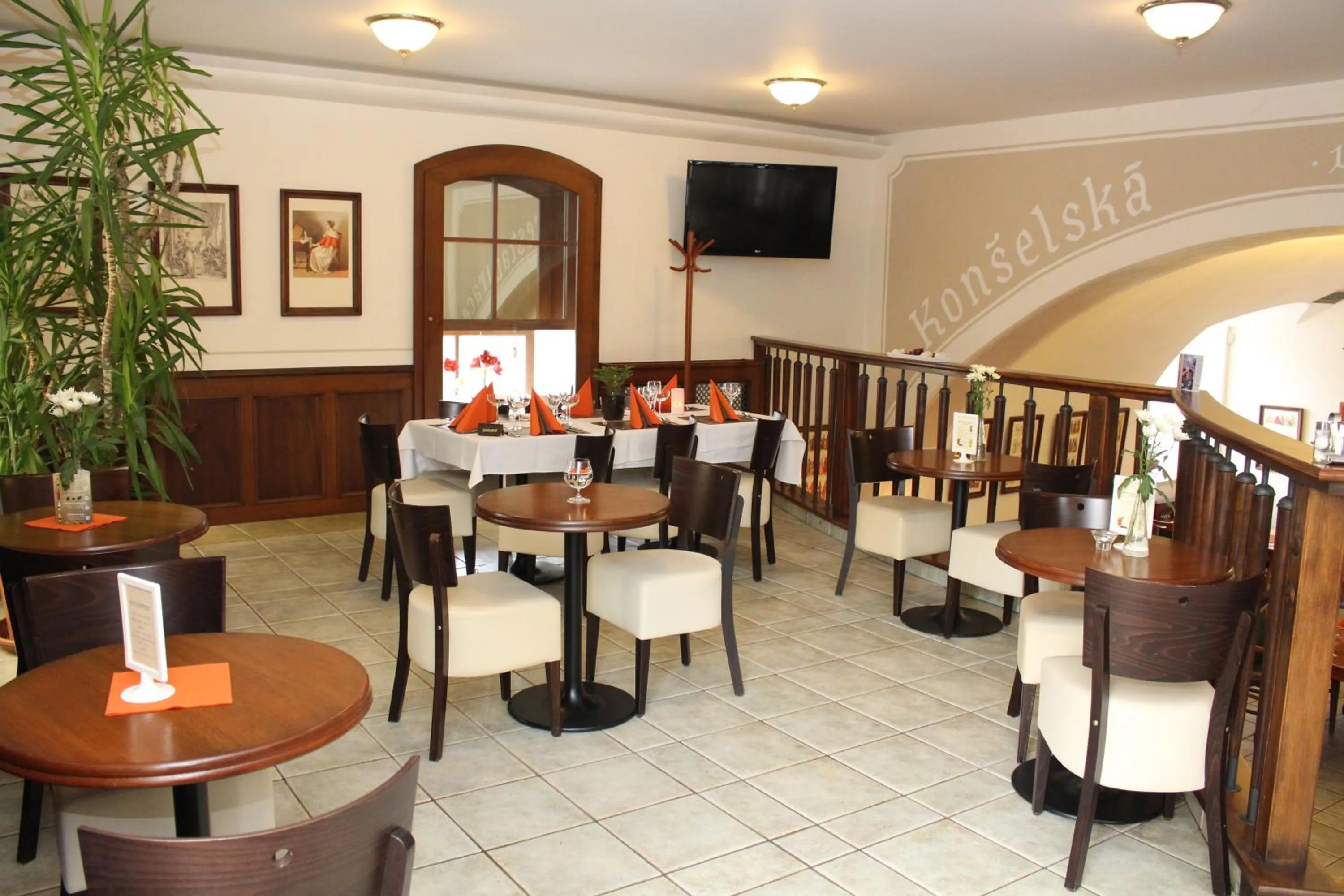 Restaurant/places to eat in Zámecký Hotel Zlatý Orel