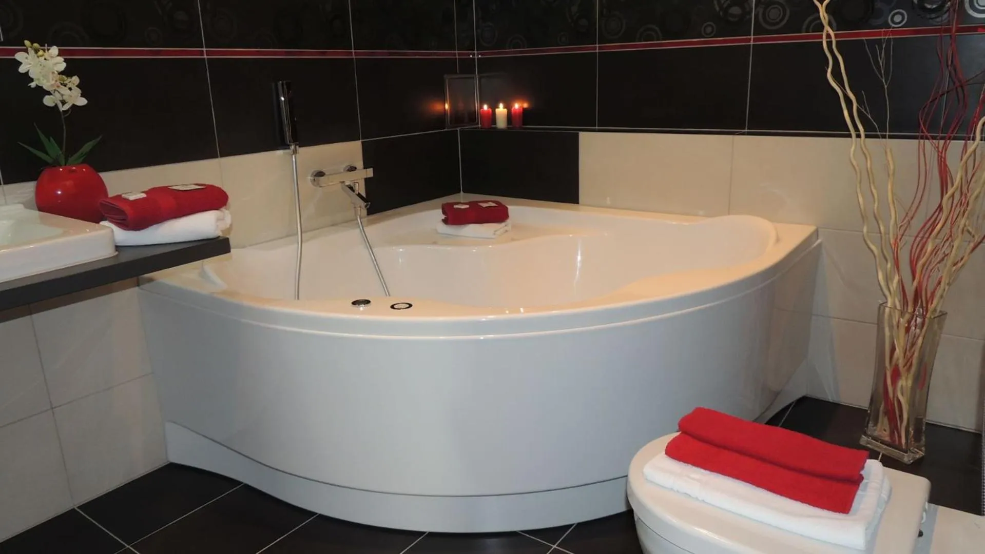 Hot Tub in Zámecký Hotel Zlatý Orel